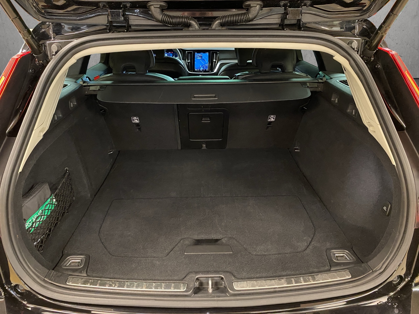 VOLVO V60 T6 eAWD Plug in Hybrid Plus Dark Geartronic-image-15