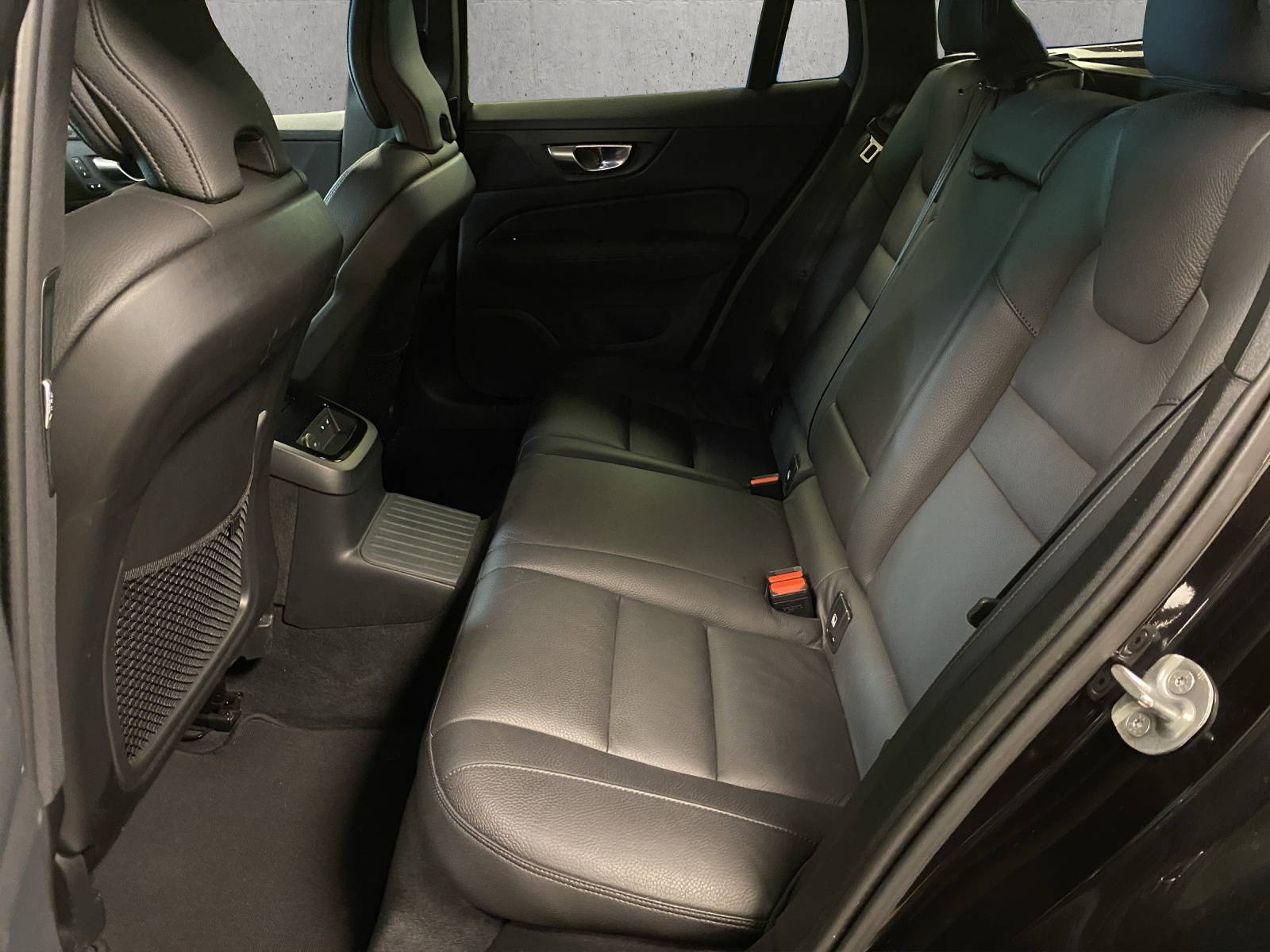 VOLVO V60 T6 eAWD Plug in Hybrid Plus Dark Geartronic-image-14