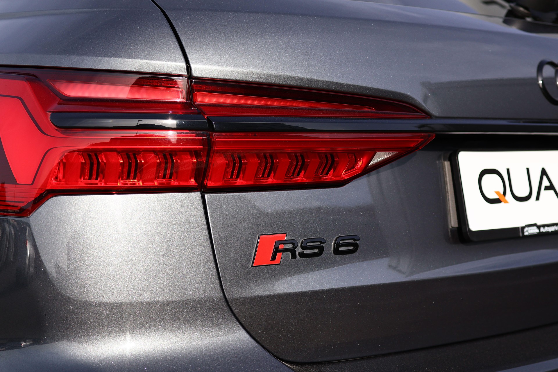 AUDI RS6 Avant 4.0 V8 TFSI quattro T-Tronic * RS DYNAMIKPAKET * SPORTABGASANLAGE * PANORAMADACH *-image-11