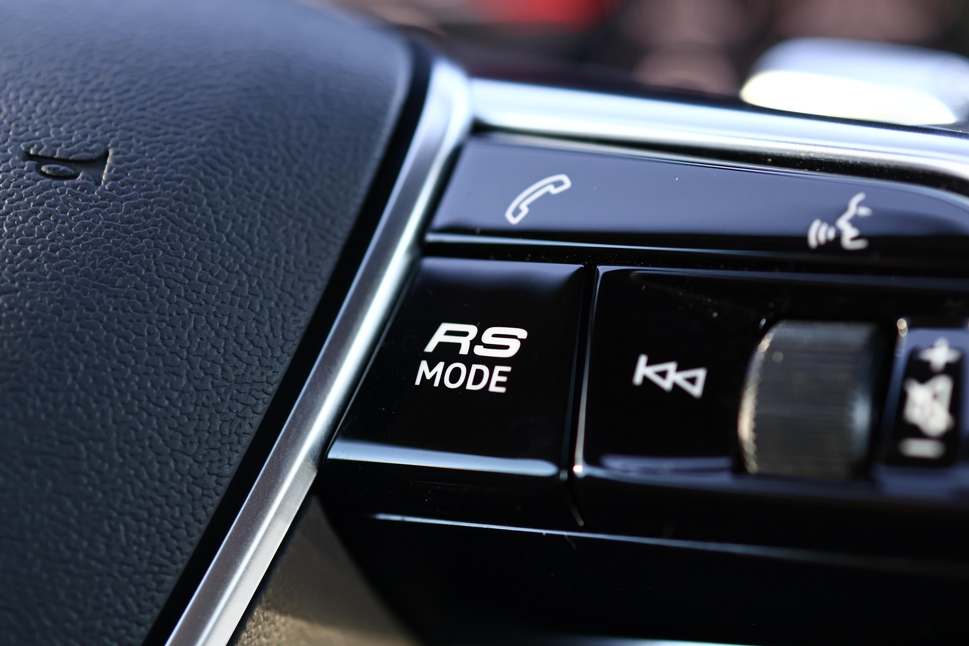 AUDI RS6 Avant 4.0 V8 TFSI quattro T-Tronic * RS DYNAMIKPAKET * SPORTABGASANLAGE * PANORAMADACH *-image-20