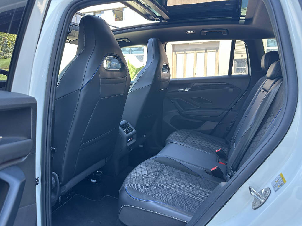 VW Tiguan 2.0 TSI R-Line DSG 4motion - CH-image-7
