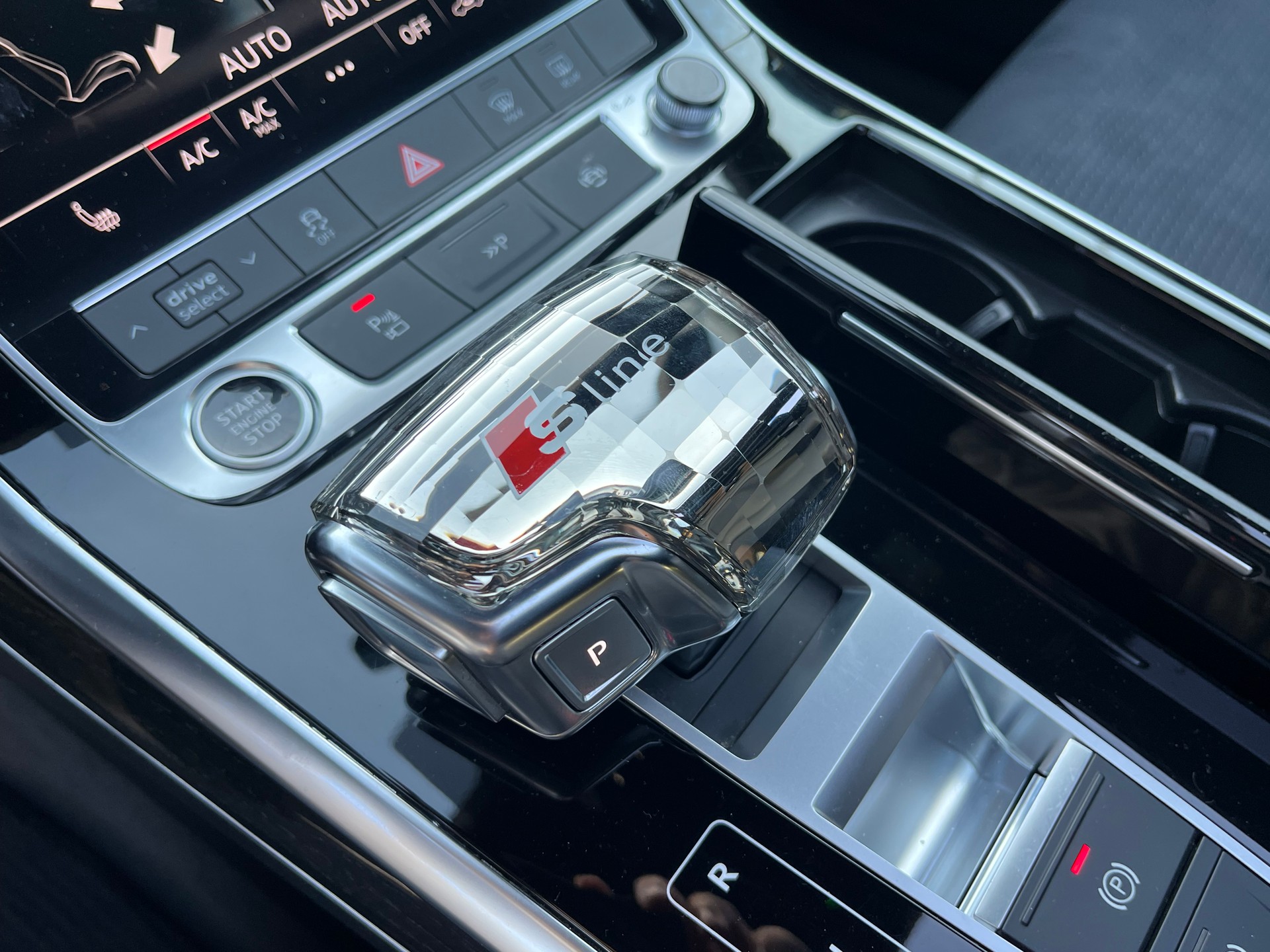 AUDI Q8 50 TDI quattro tiptronic-image-10