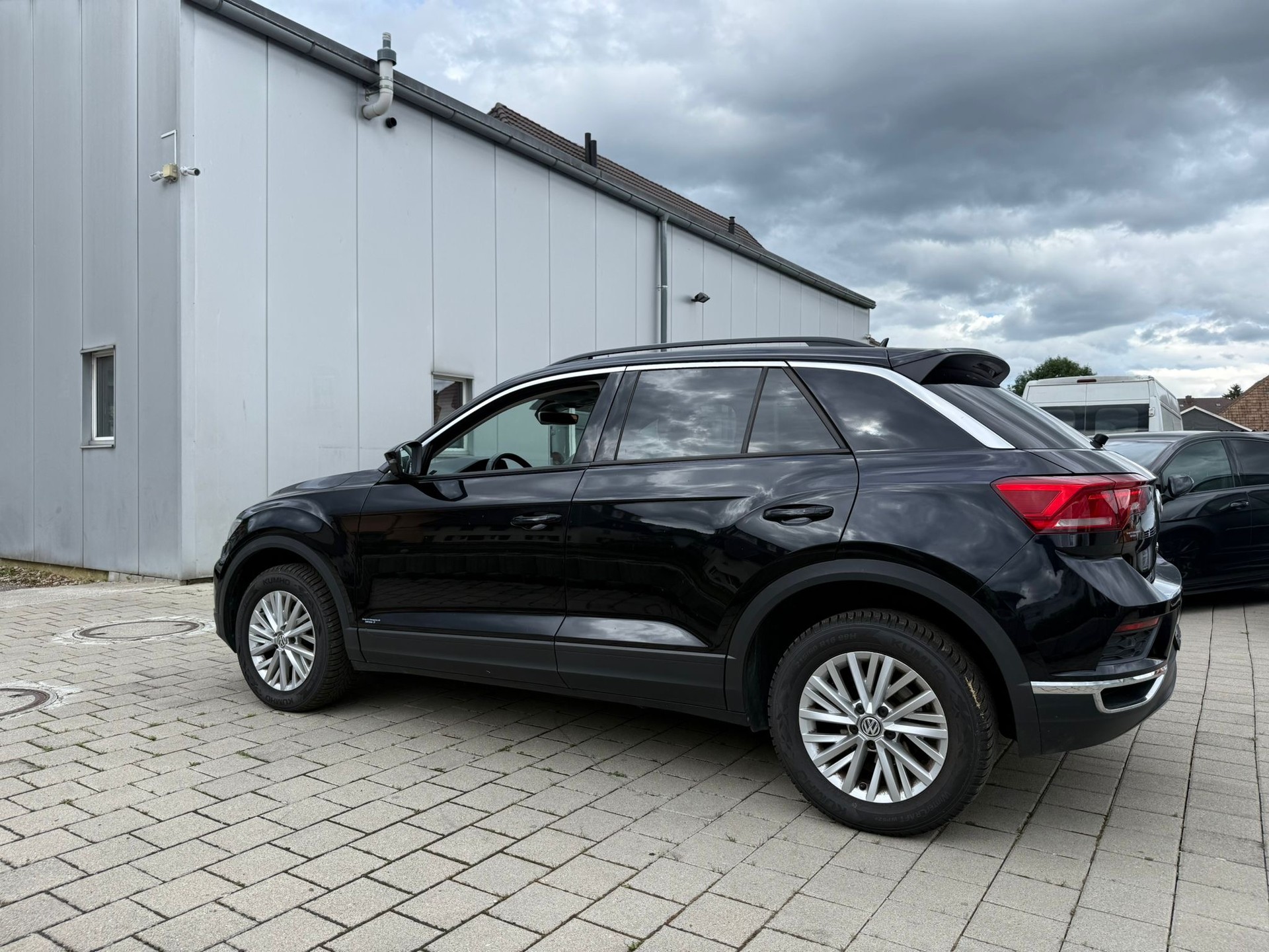 VW T-Roc 1.0 TSI-showroom-element-3