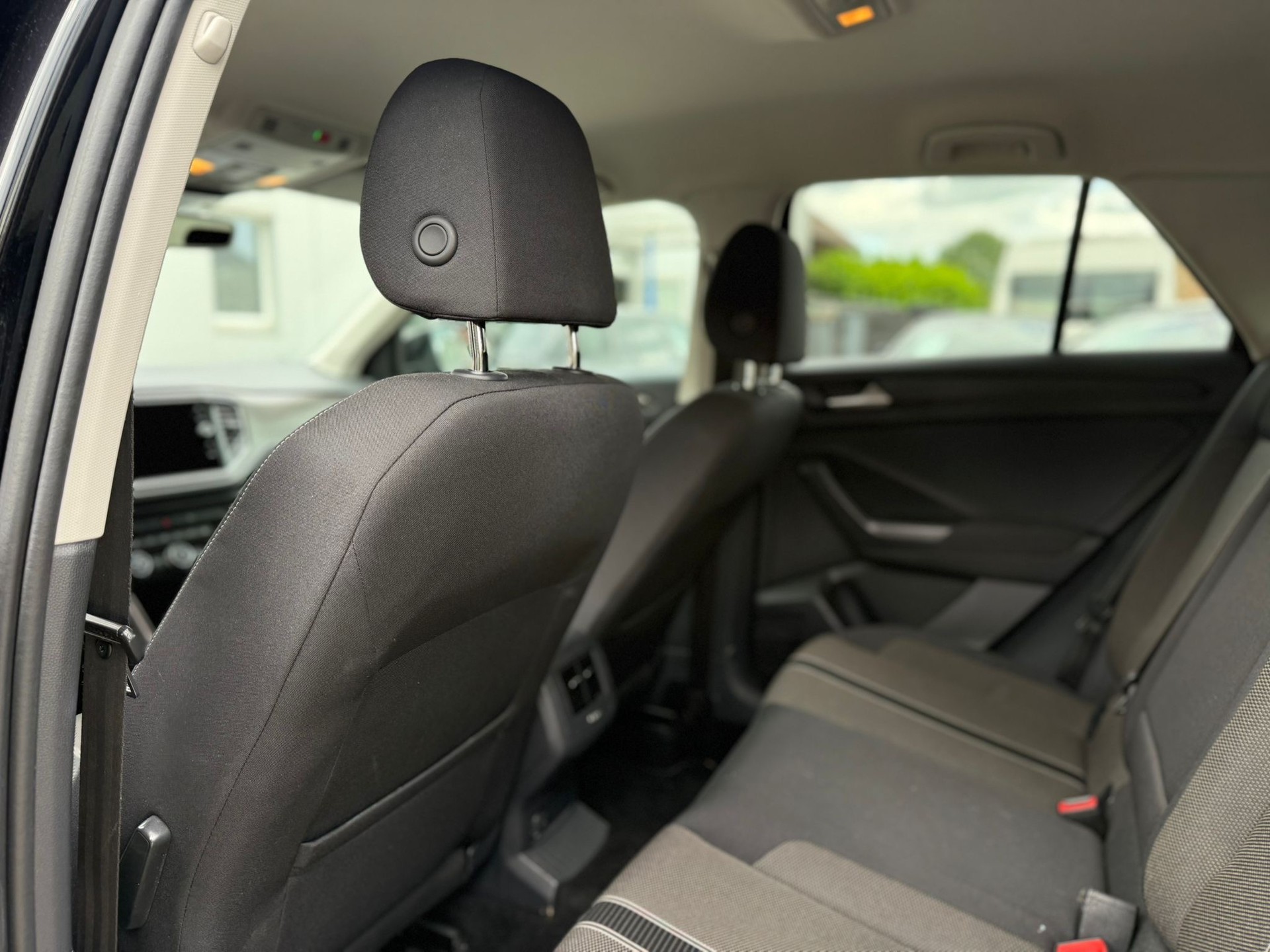 VW T-Roc 1.0 TSI-image-12