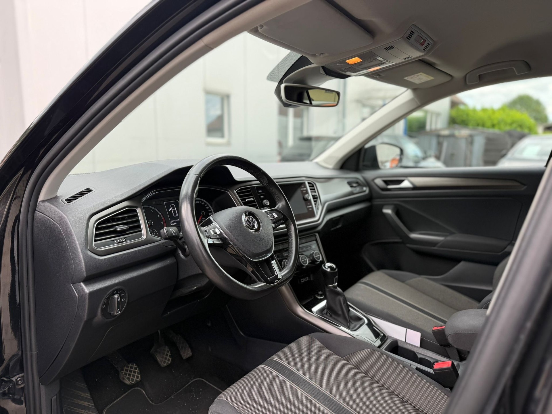 VW T-Roc 1.0 TSI-image-10