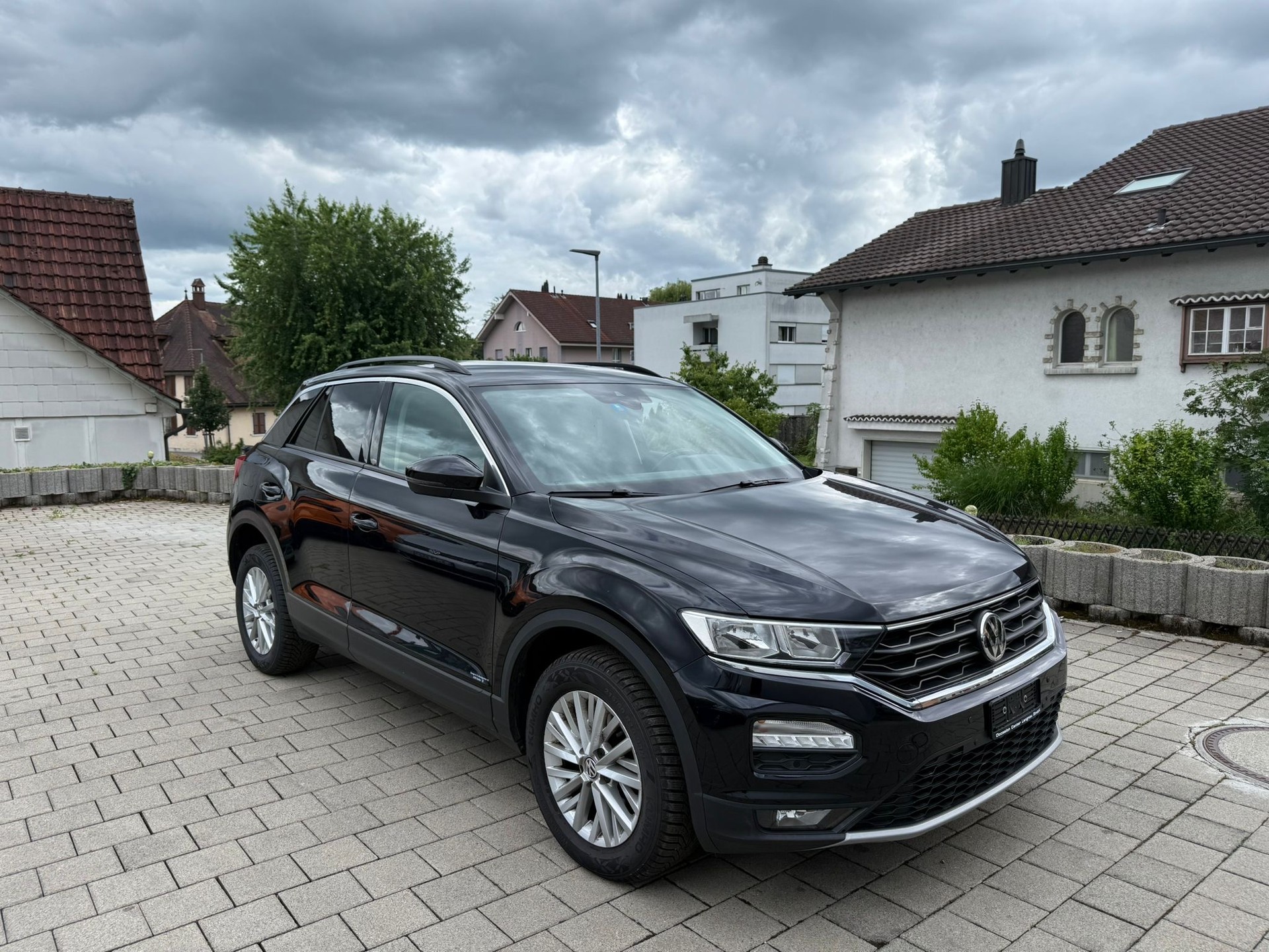 VW T-Roc 1.0 TSI-showroom-element-2