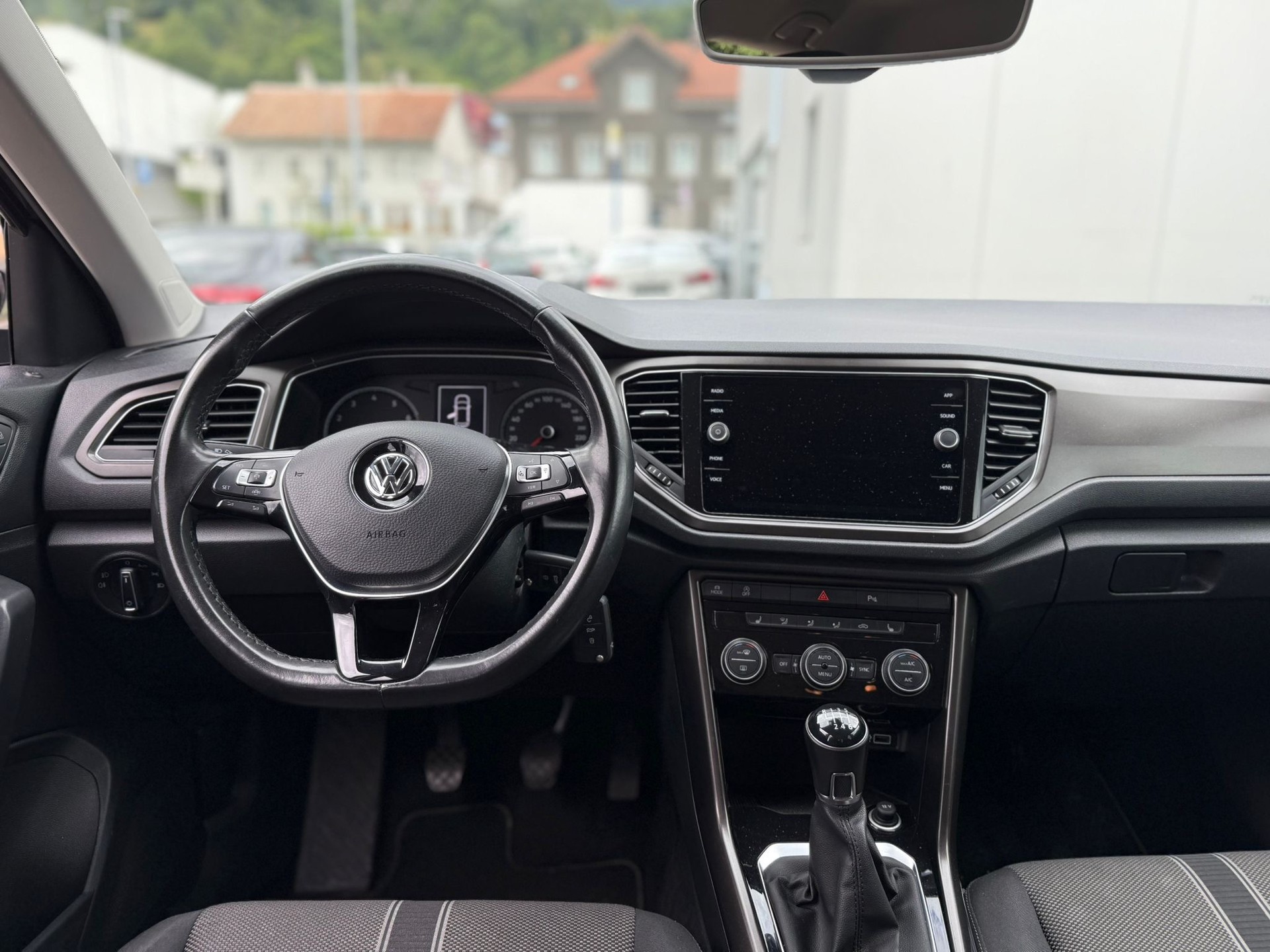 VW T-Roc 1.0 TSI-image-9