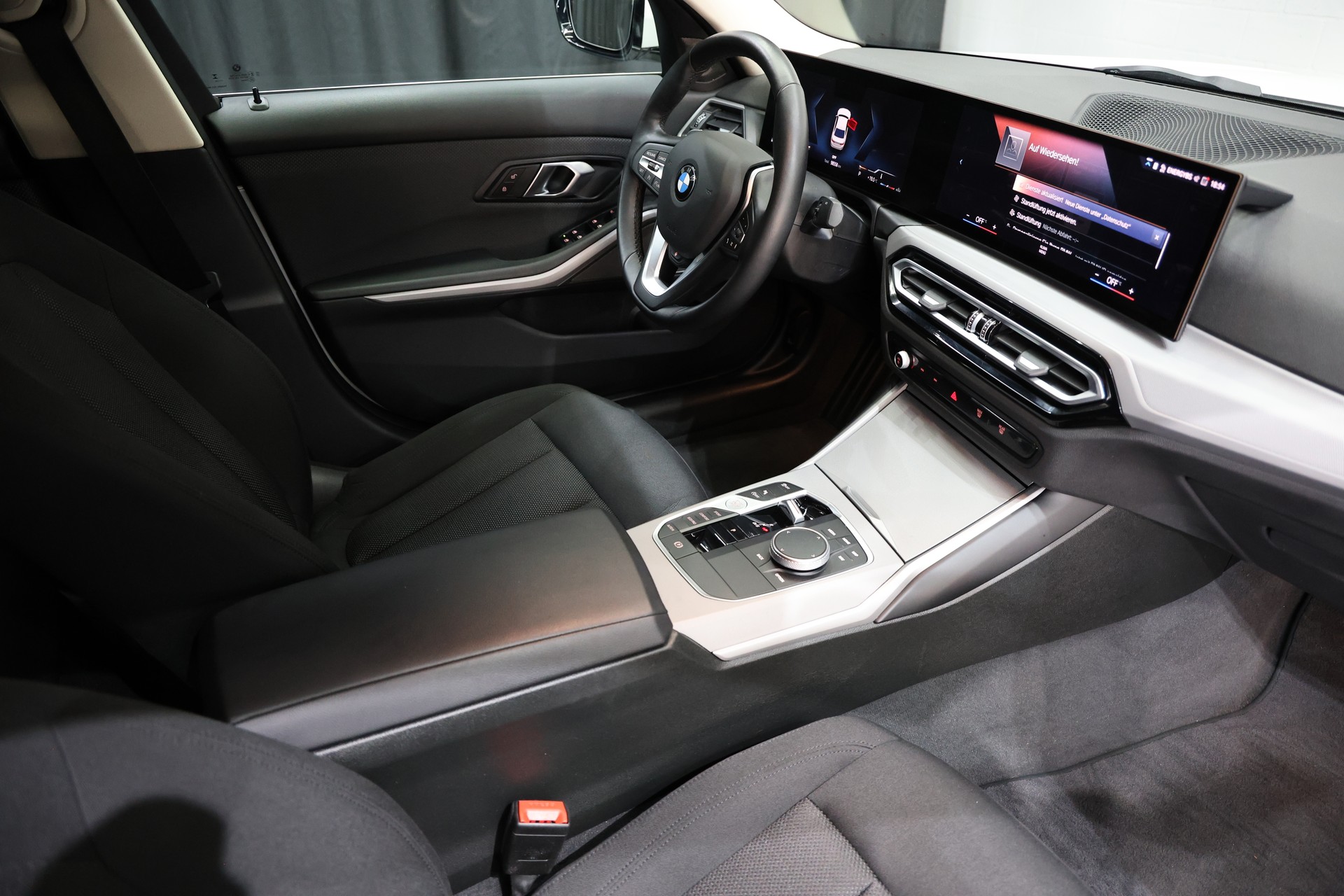 BMW 320i xDrive Steptronic G20 LCi Facelift-image-15