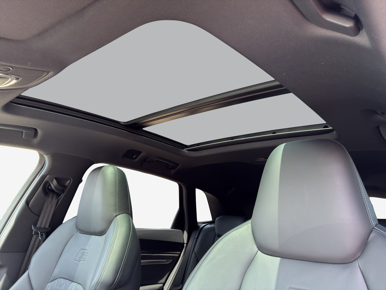 AUDI e-tron S quattro-image-14