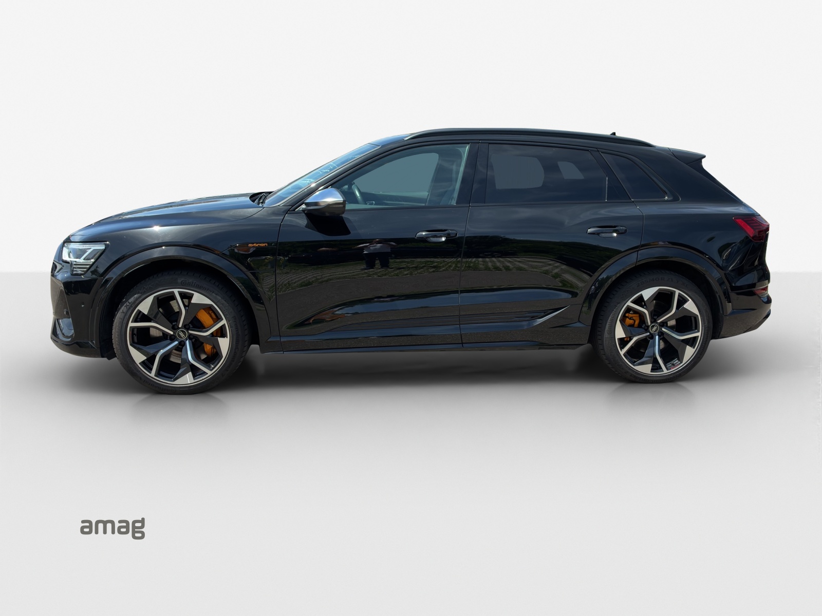 AUDI e-tron S quattro-showroom-element-1