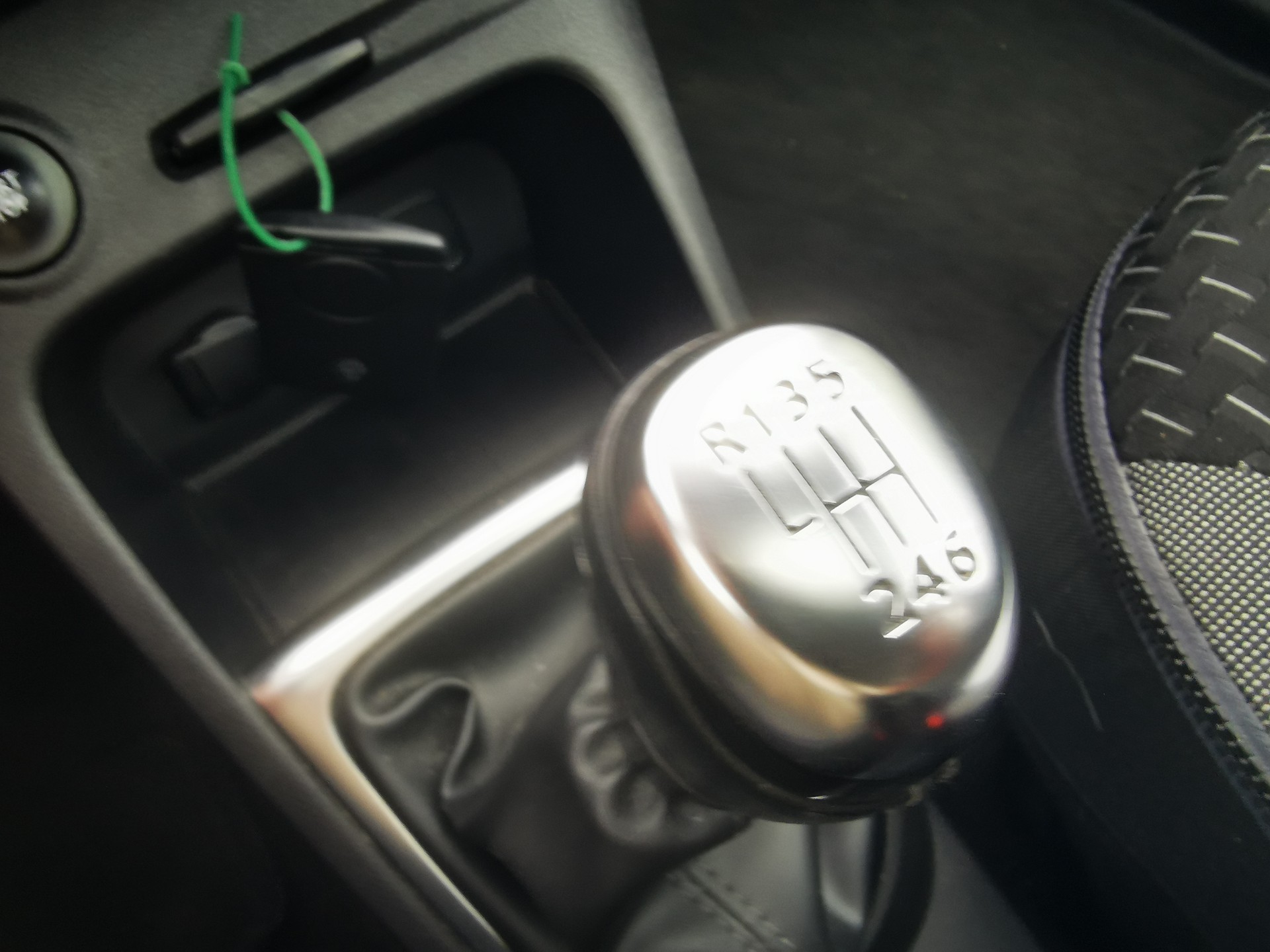 RENAULT Captur 1.2 T 16V Intens-image-12