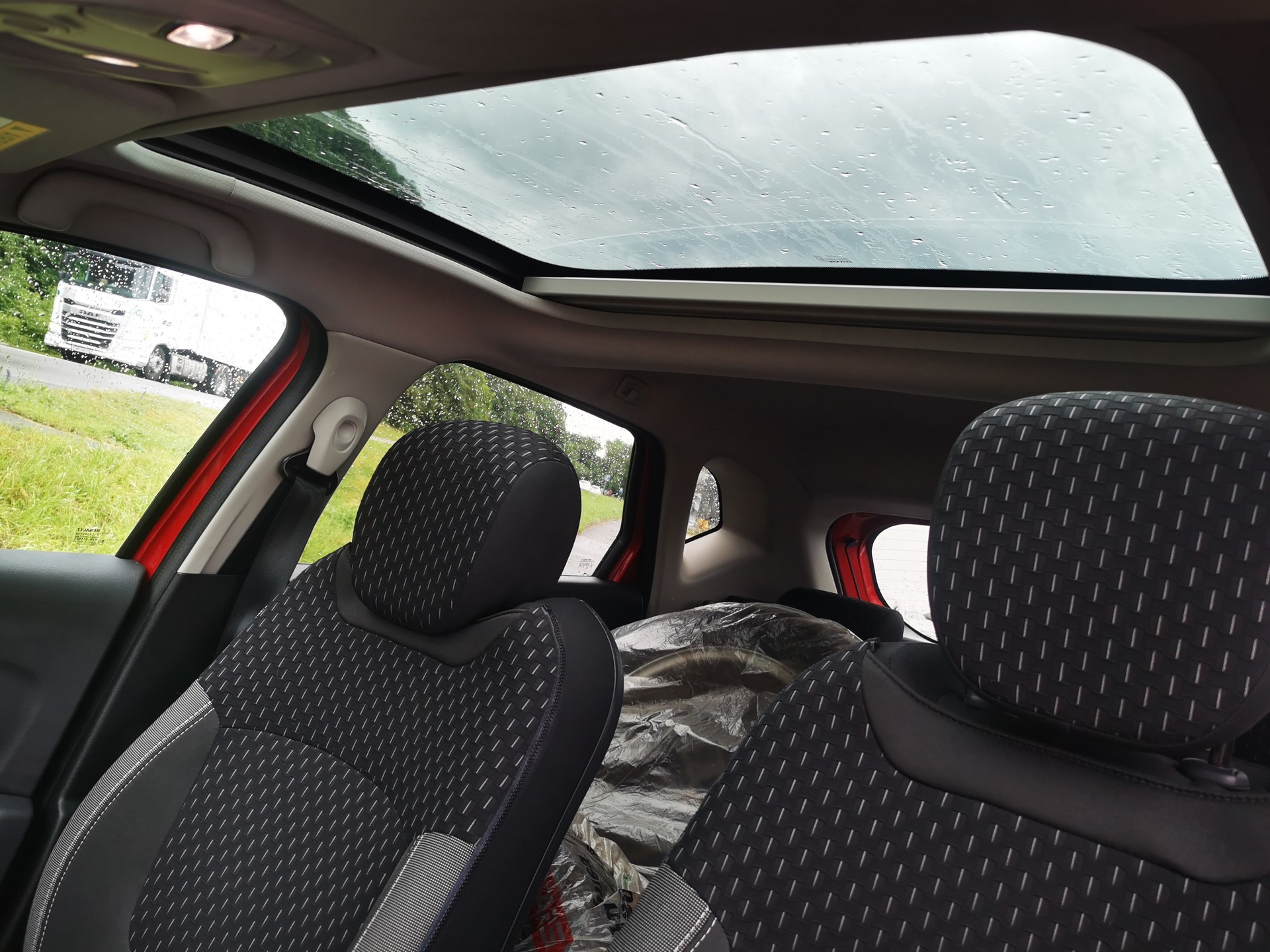 RENAULT Captur 1.2 T 16V Intens-image-11