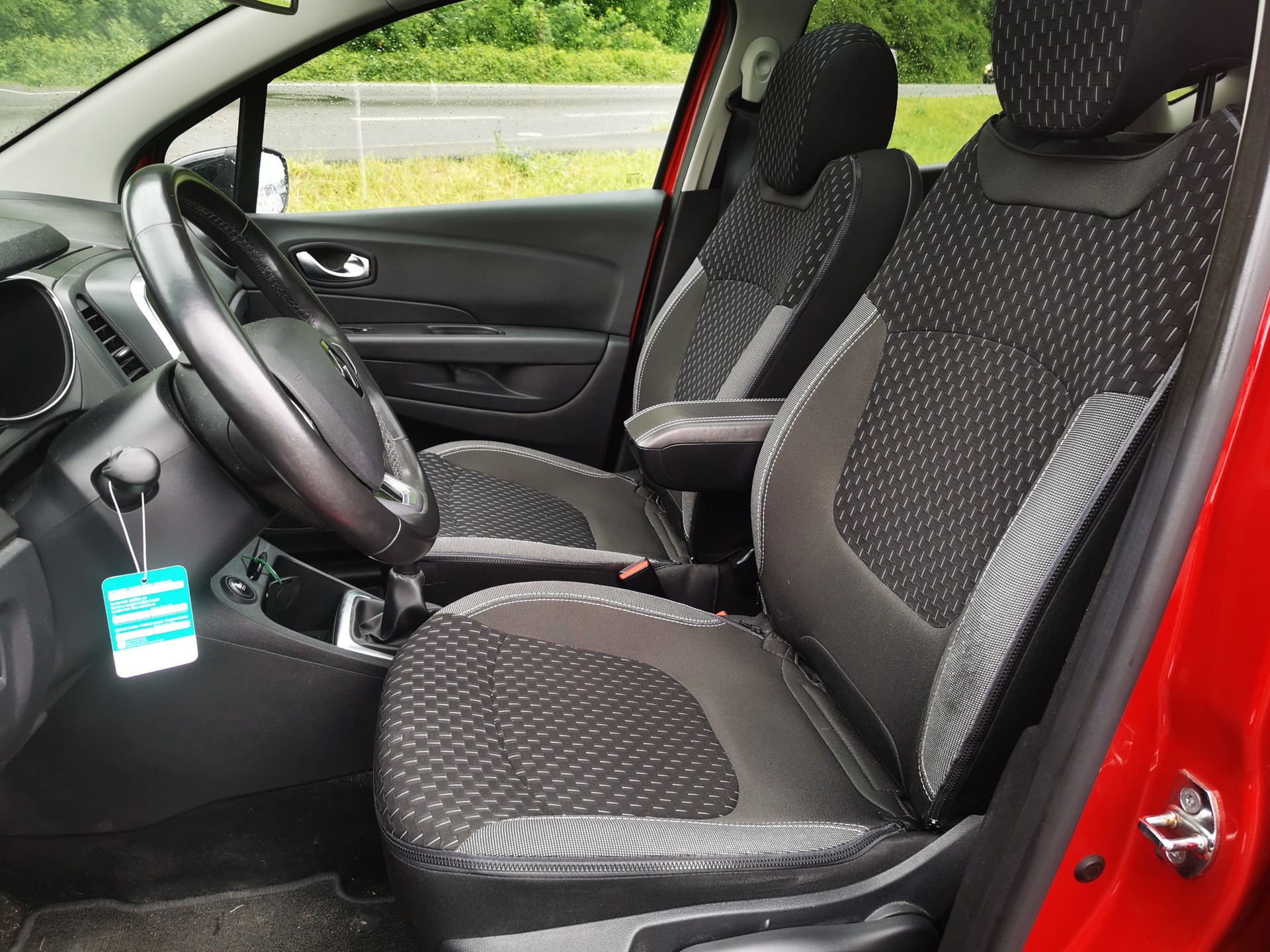 RENAULT Captur 1.2 T 16V Intens-image-10