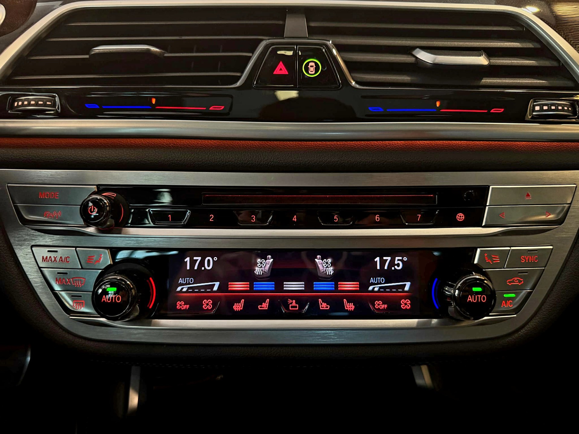 BMW 750i xDrive-image-12