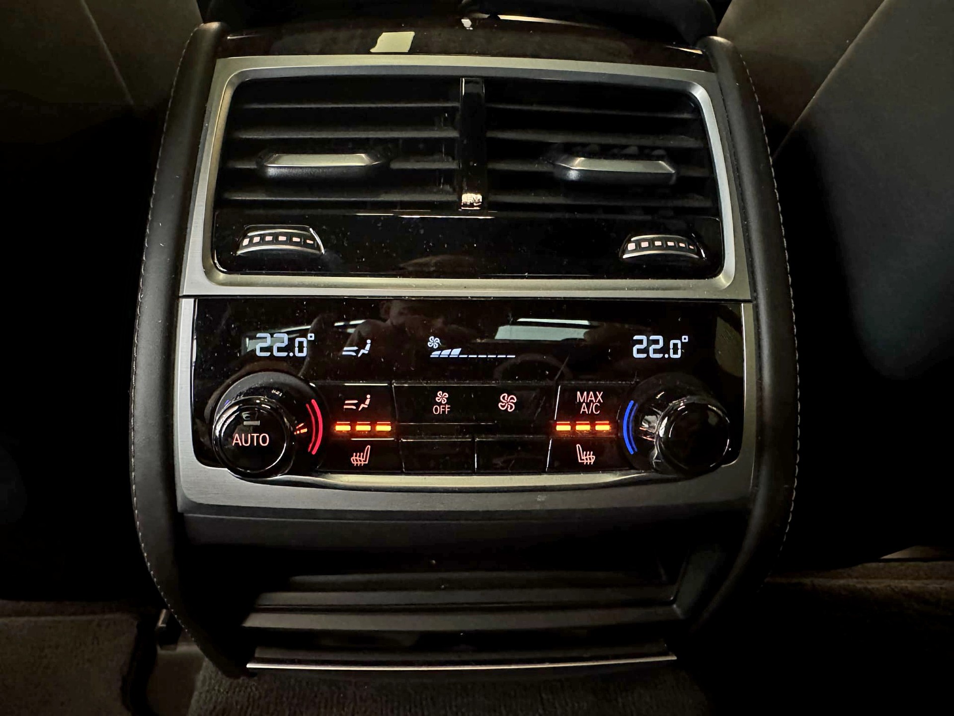 BMW 750i xDrive-image-11