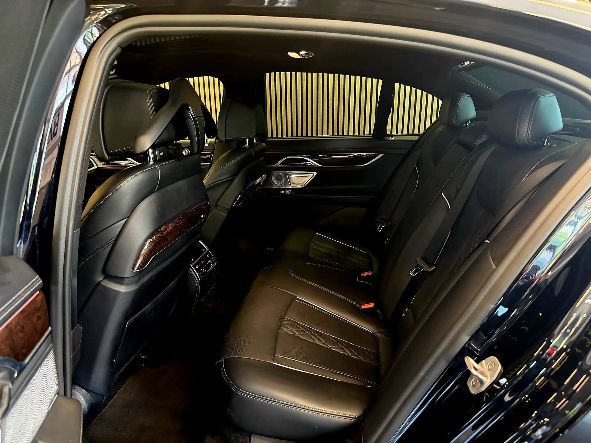 BMW 750i xDrive-image-7