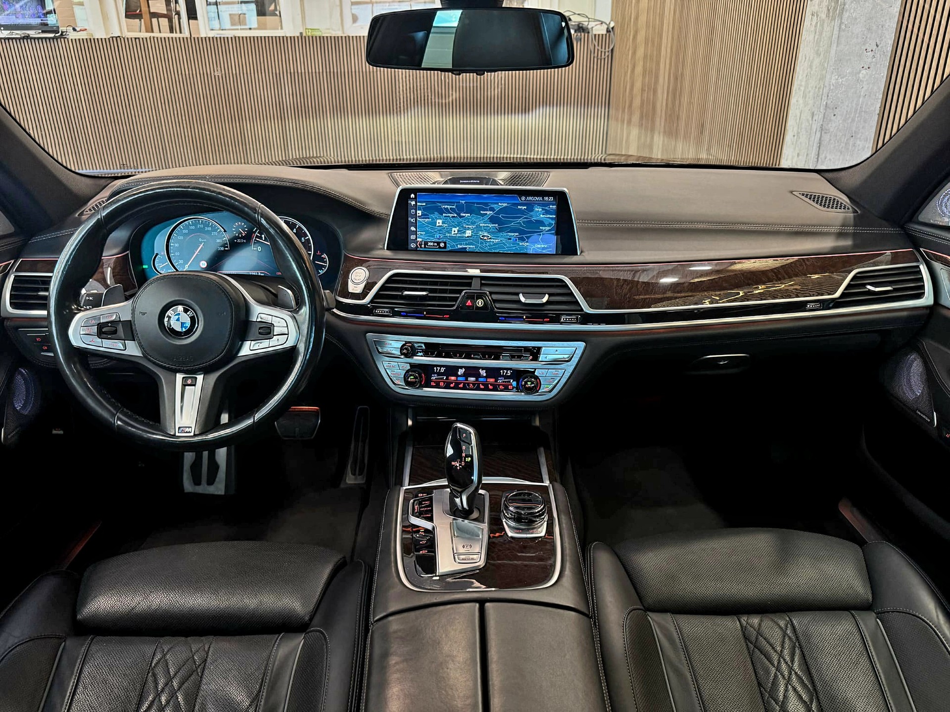 BMW 750i xDrive-image-9