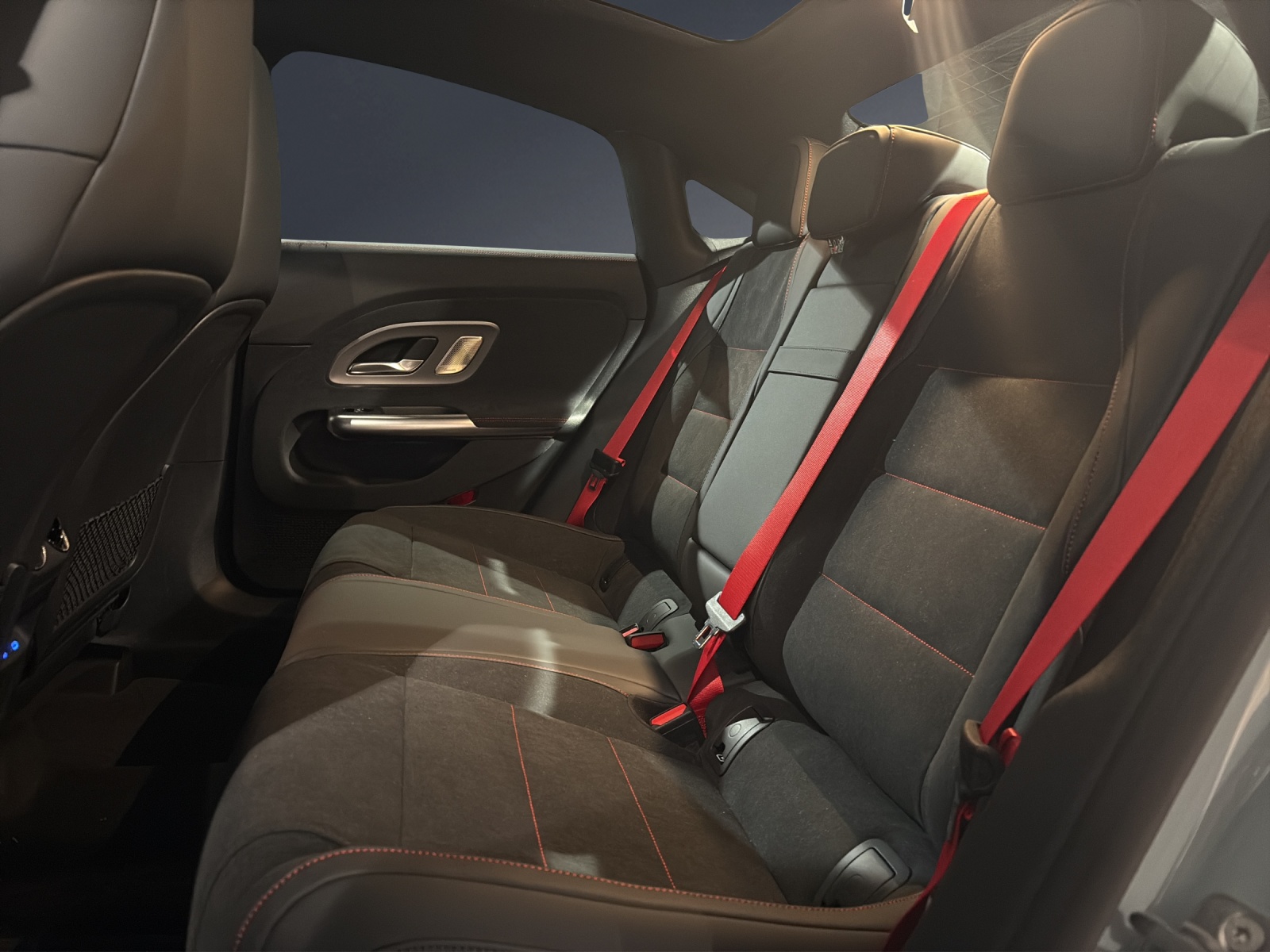 MERCEDES-BENZ CLA 200 4Matic-image-10