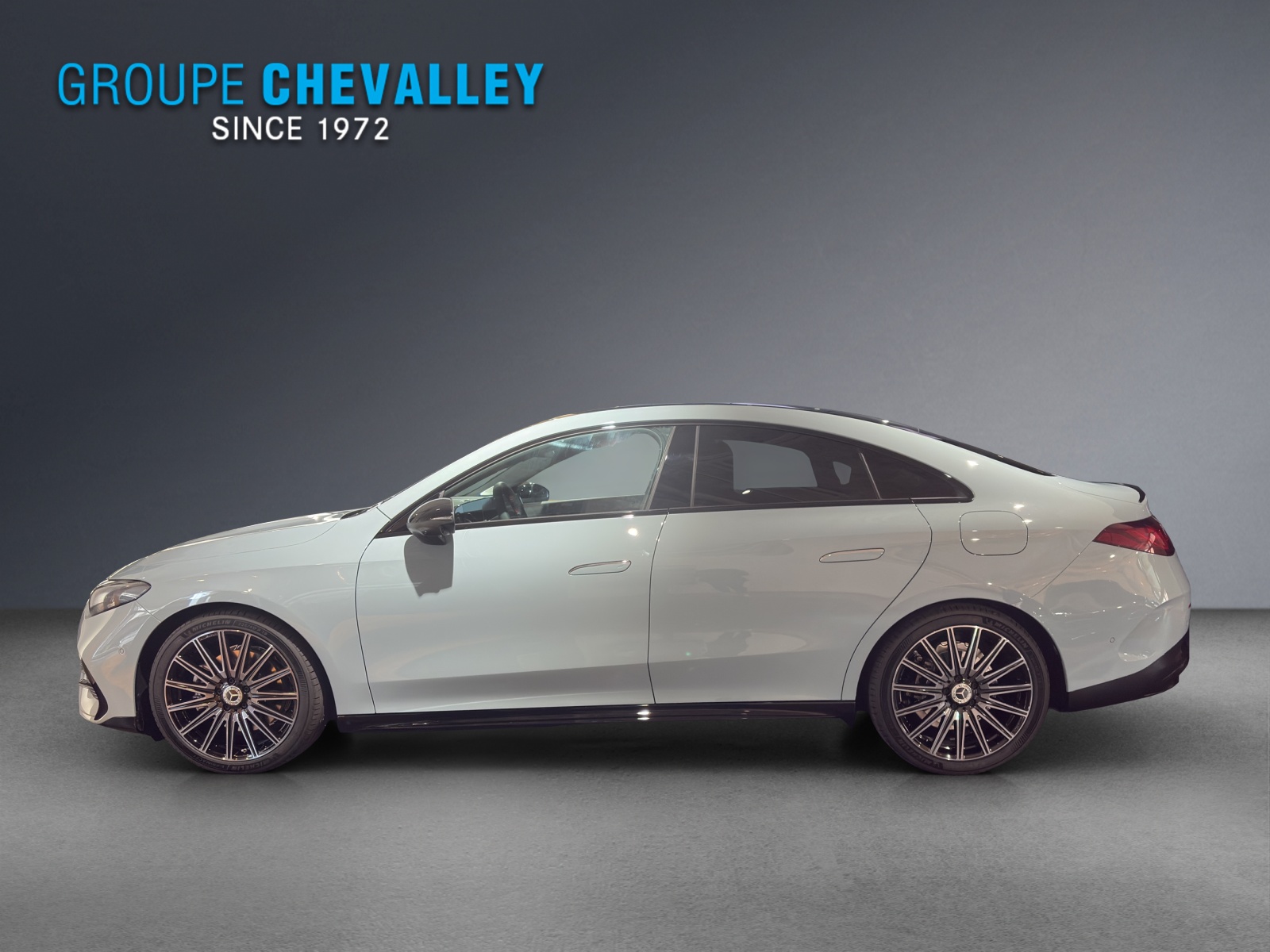 MERCEDES-BENZ CLA 200 4Matic-showroom-element-2