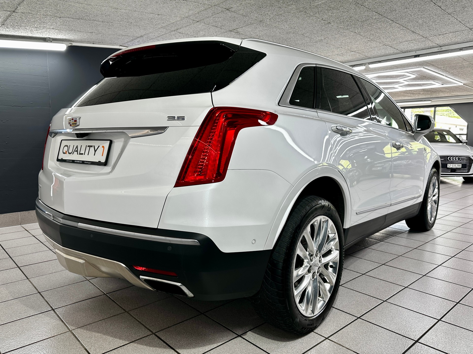 CADILLAC XT5 Crossover 3.6 Platinum Automatic-showroom-element-2