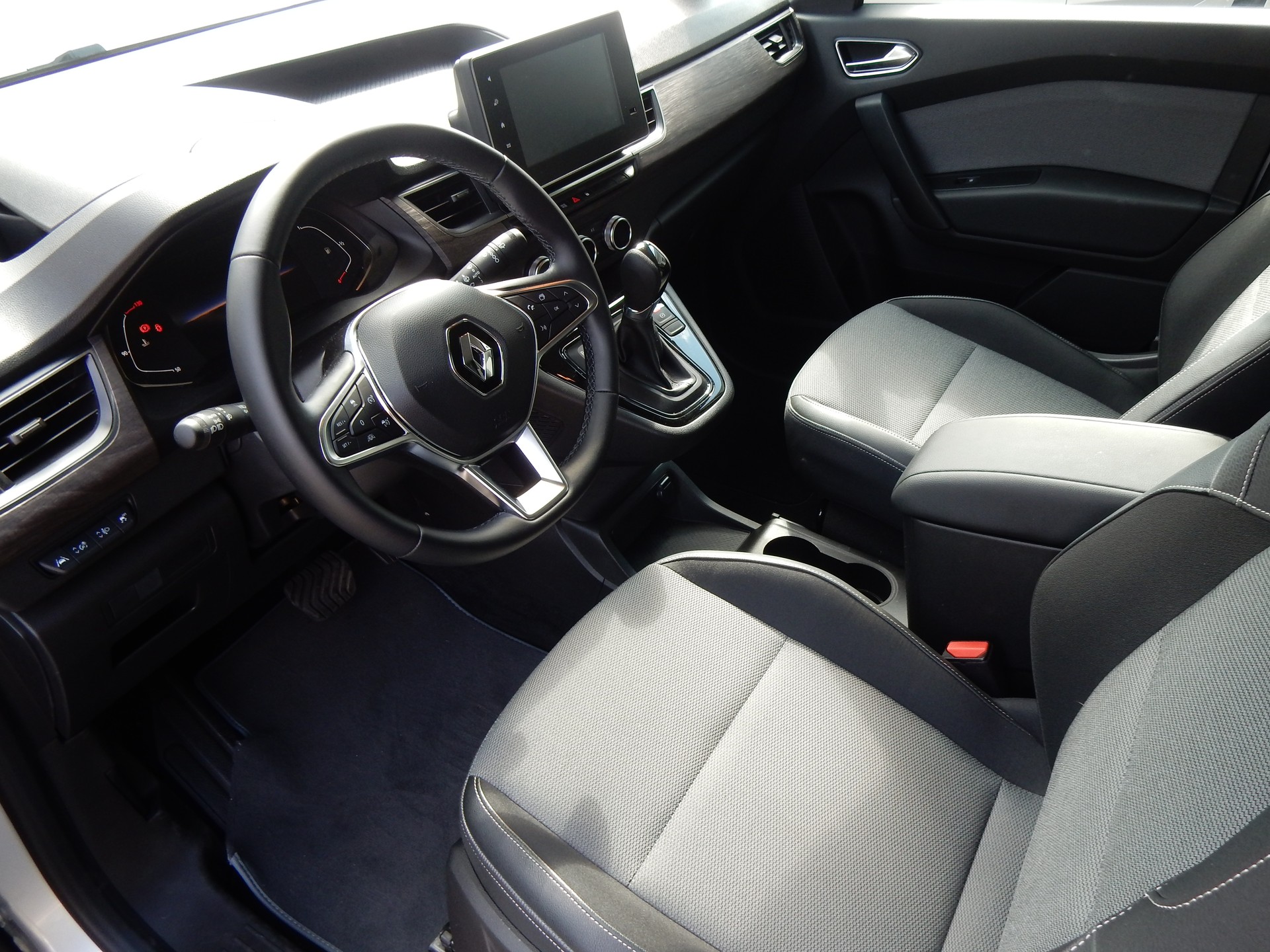 RENAULT Kangoo TCE 130 equilibre EDC-image-4