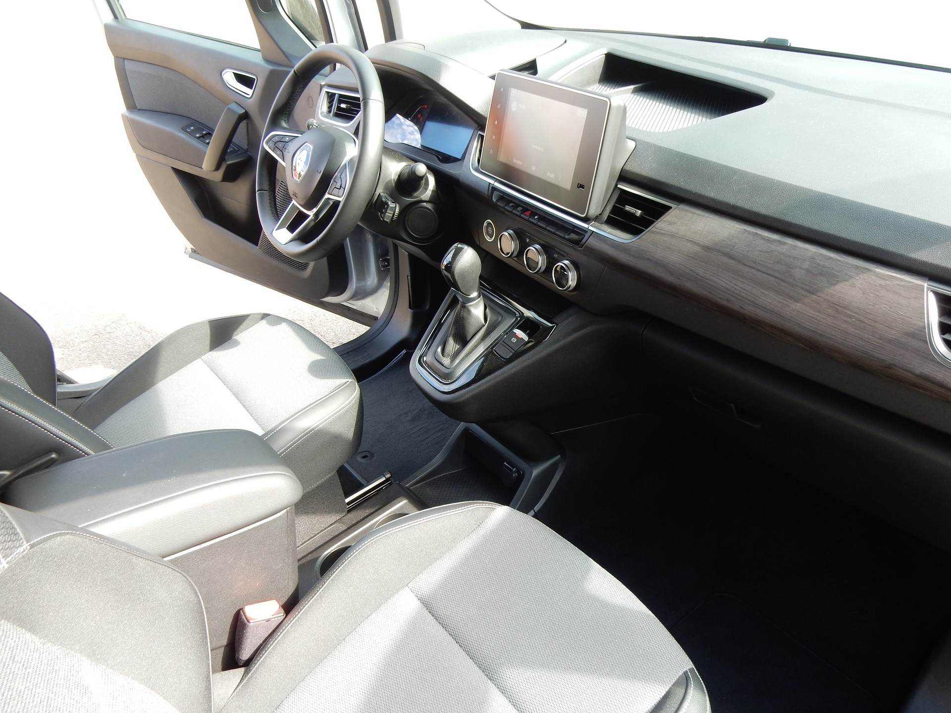 RENAULT Kangoo TCE 130 equilibre EDC-image-7