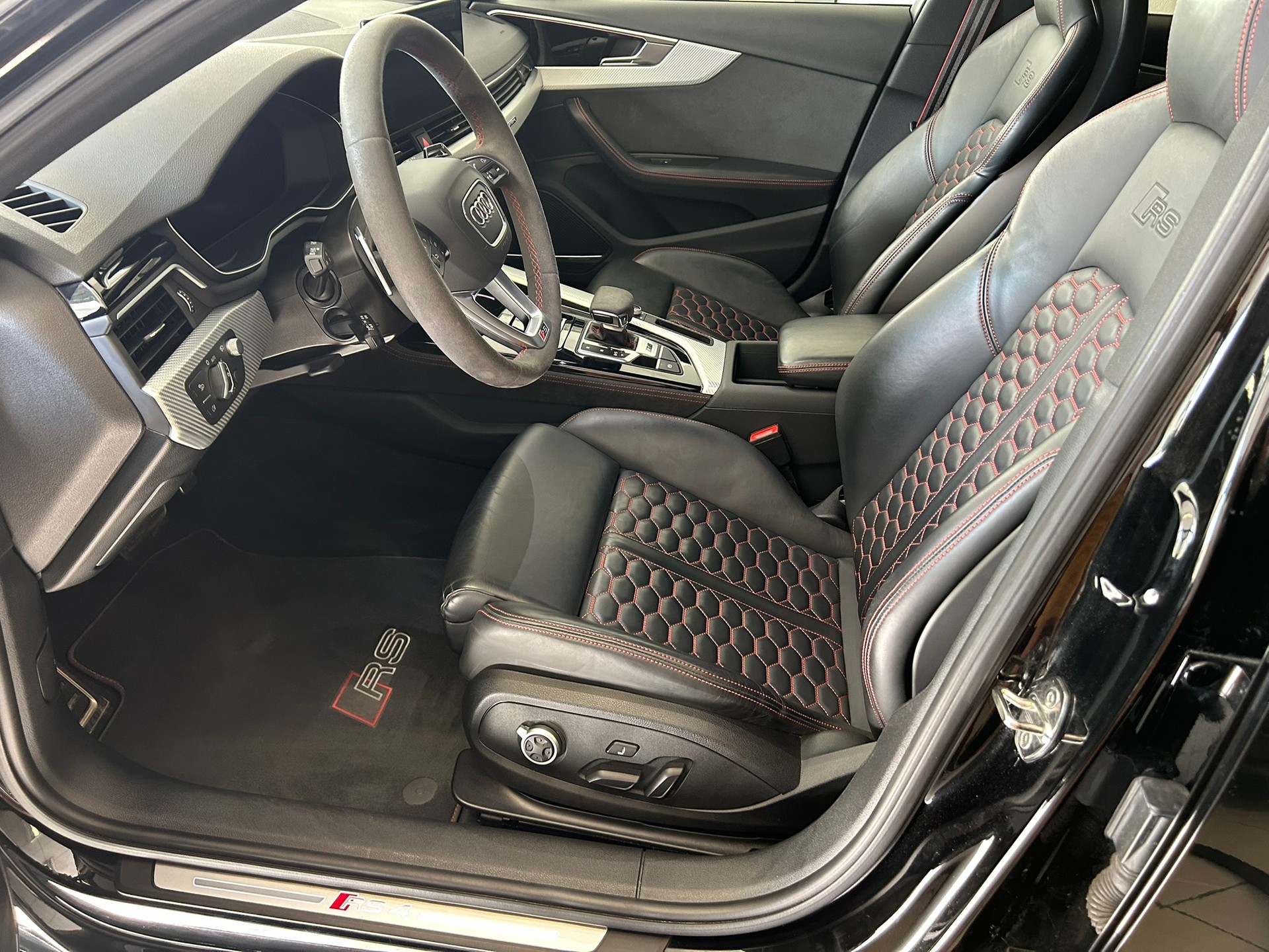 AUDI RS4 Avant 2.9 V6 TFSI quattro T-Tronic-image-6