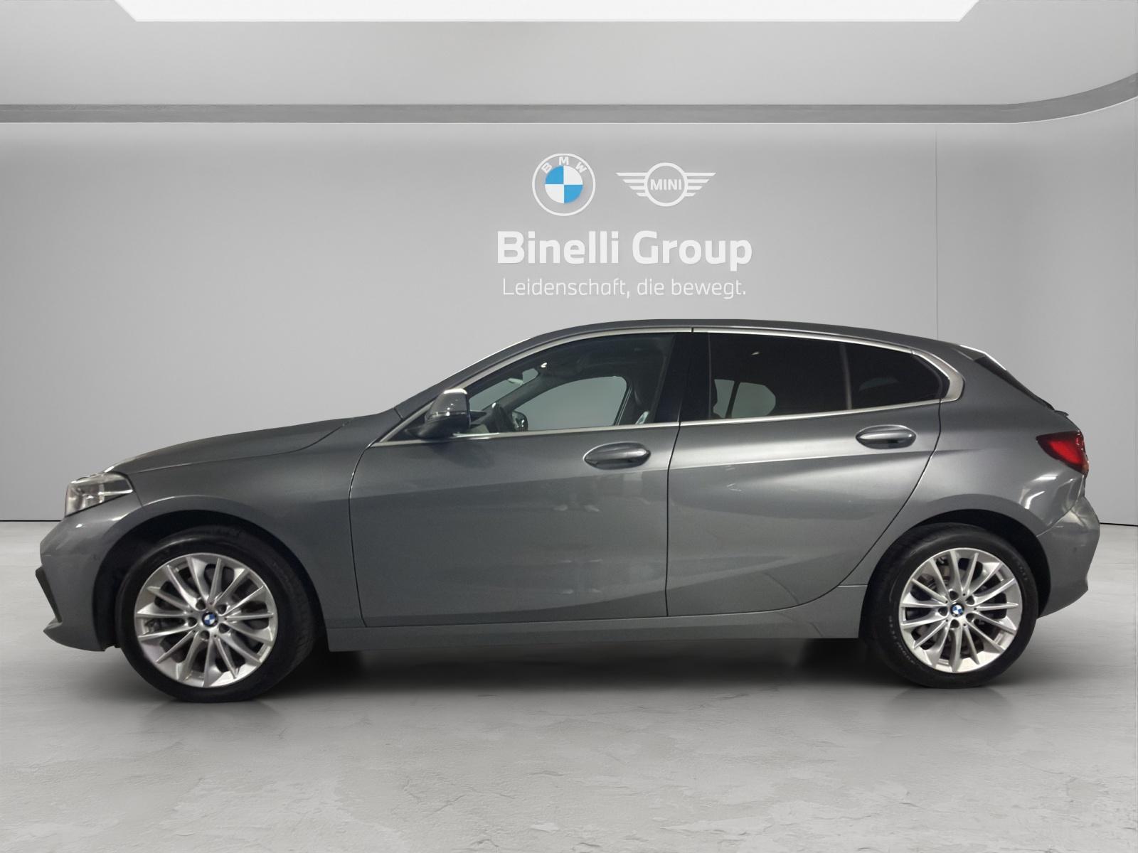 BMW 120i-showroom-element-2