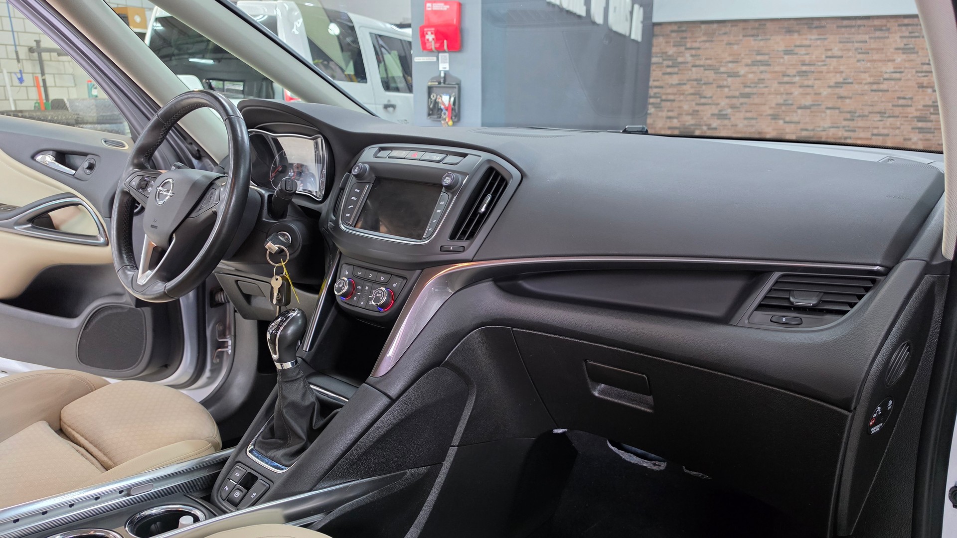 OPEL Zafira 1.6i 16V Turbo Excellence-image-23