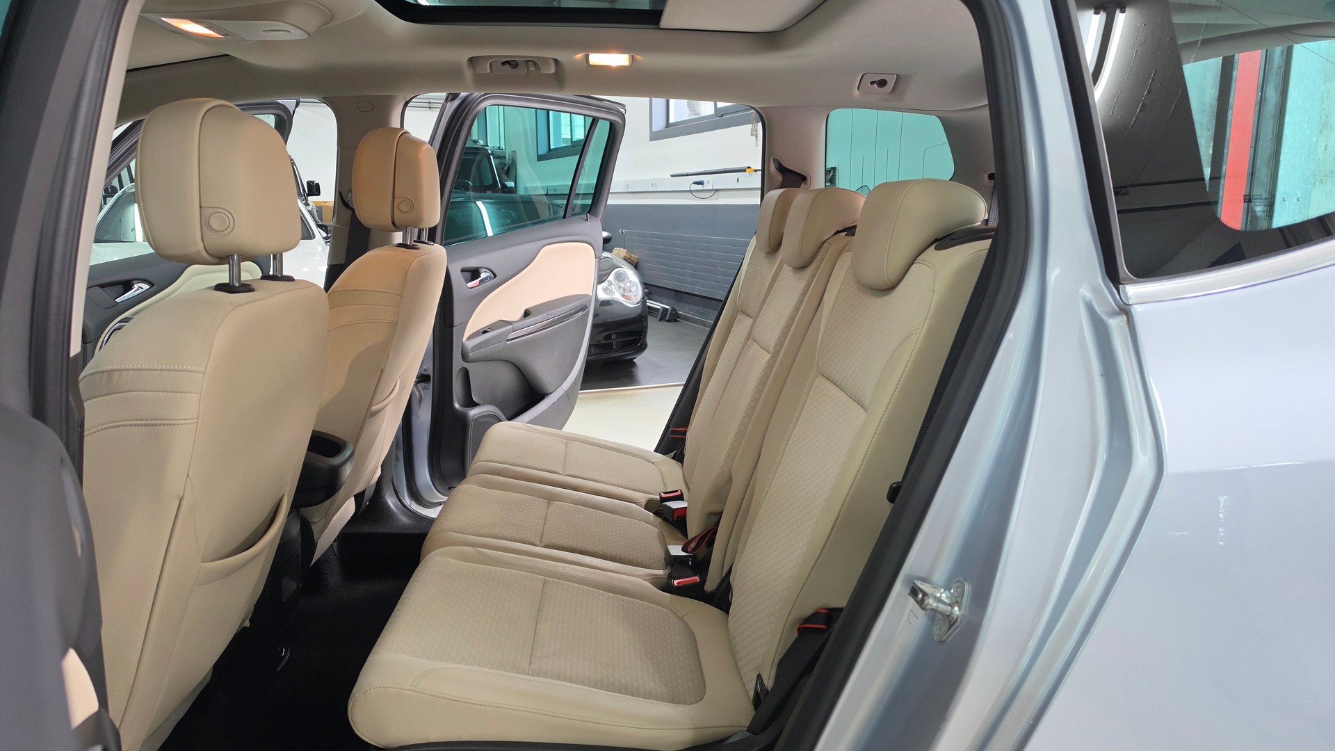 OPEL Zafira 1.6i 16V Turbo Excellence-image-17