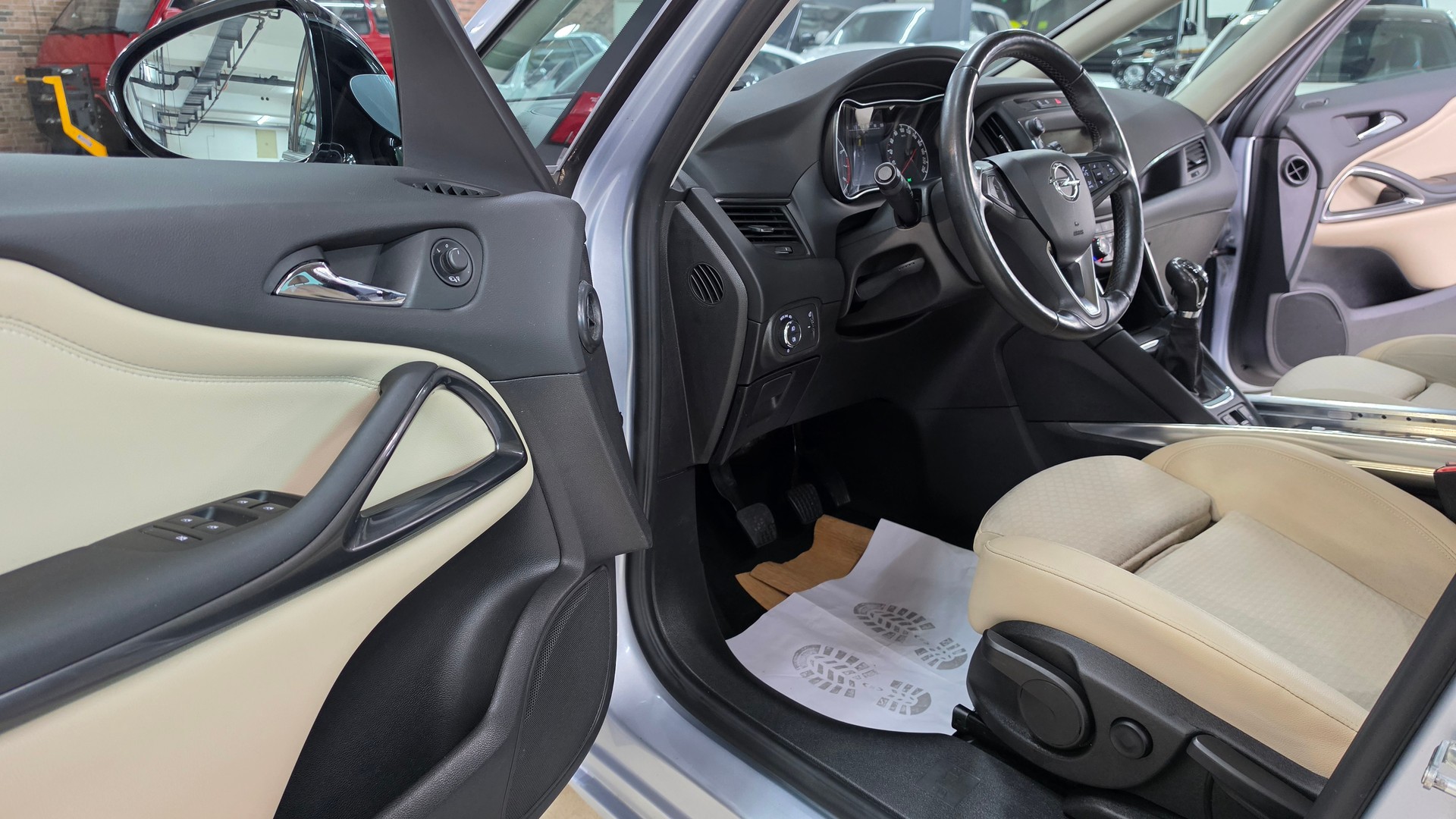 OPEL Zafira 1.6i 16V Turbo Excellence-image-15