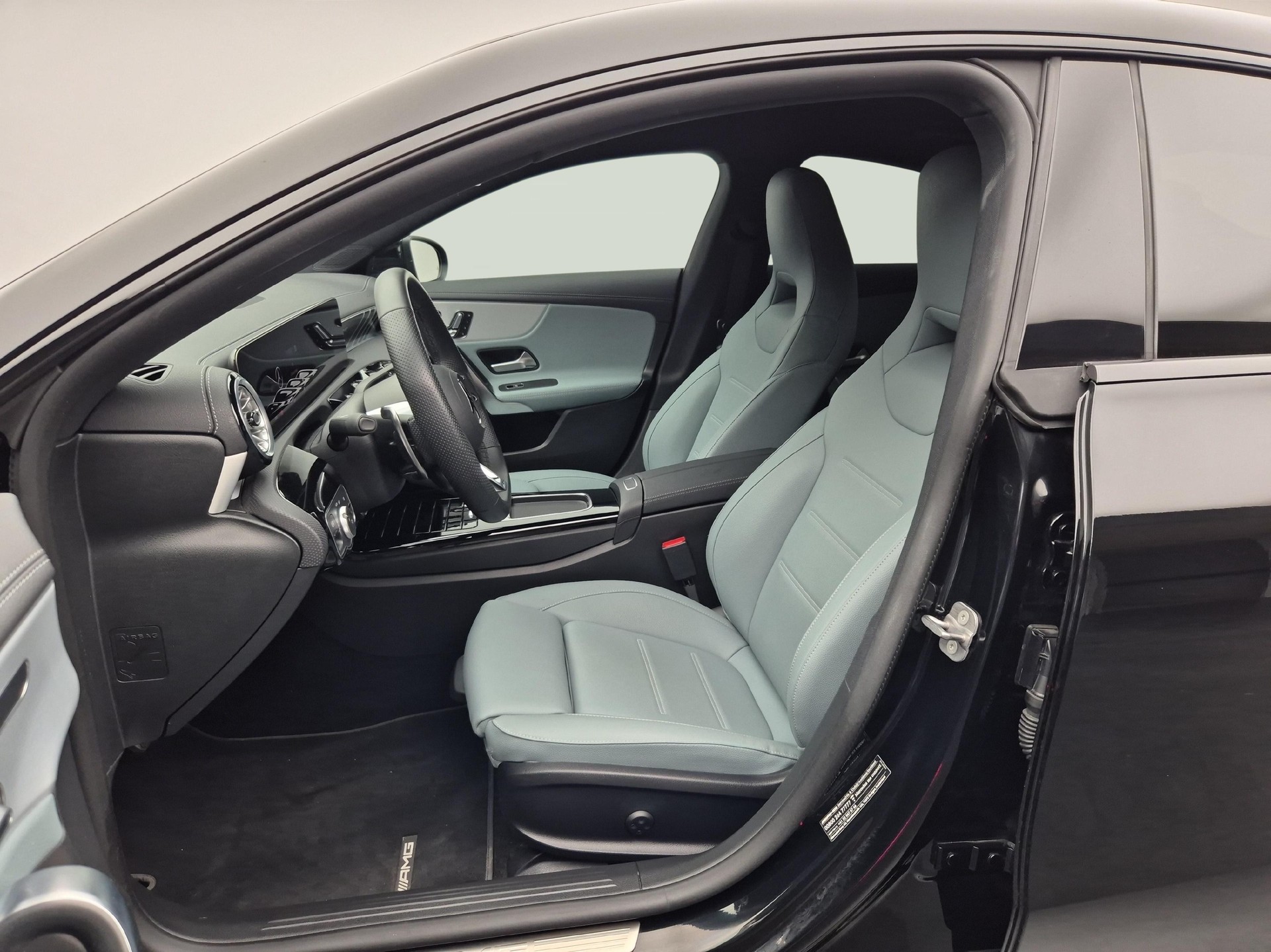 MERCEDES-BENZ CLA 35 AMG 4matic-showroom-element-2