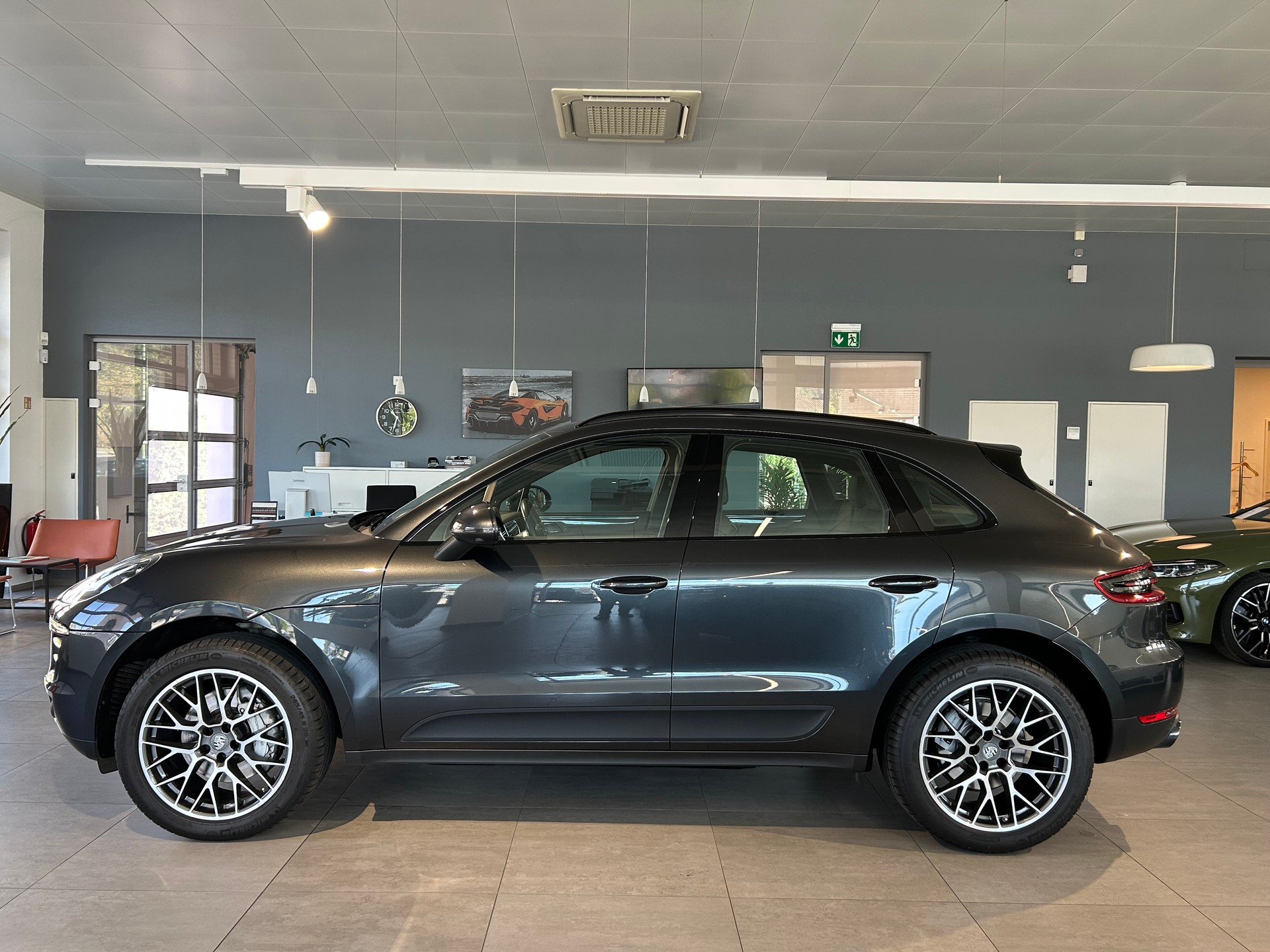 PORSCHE Macan S PDK-showroom-element-3
