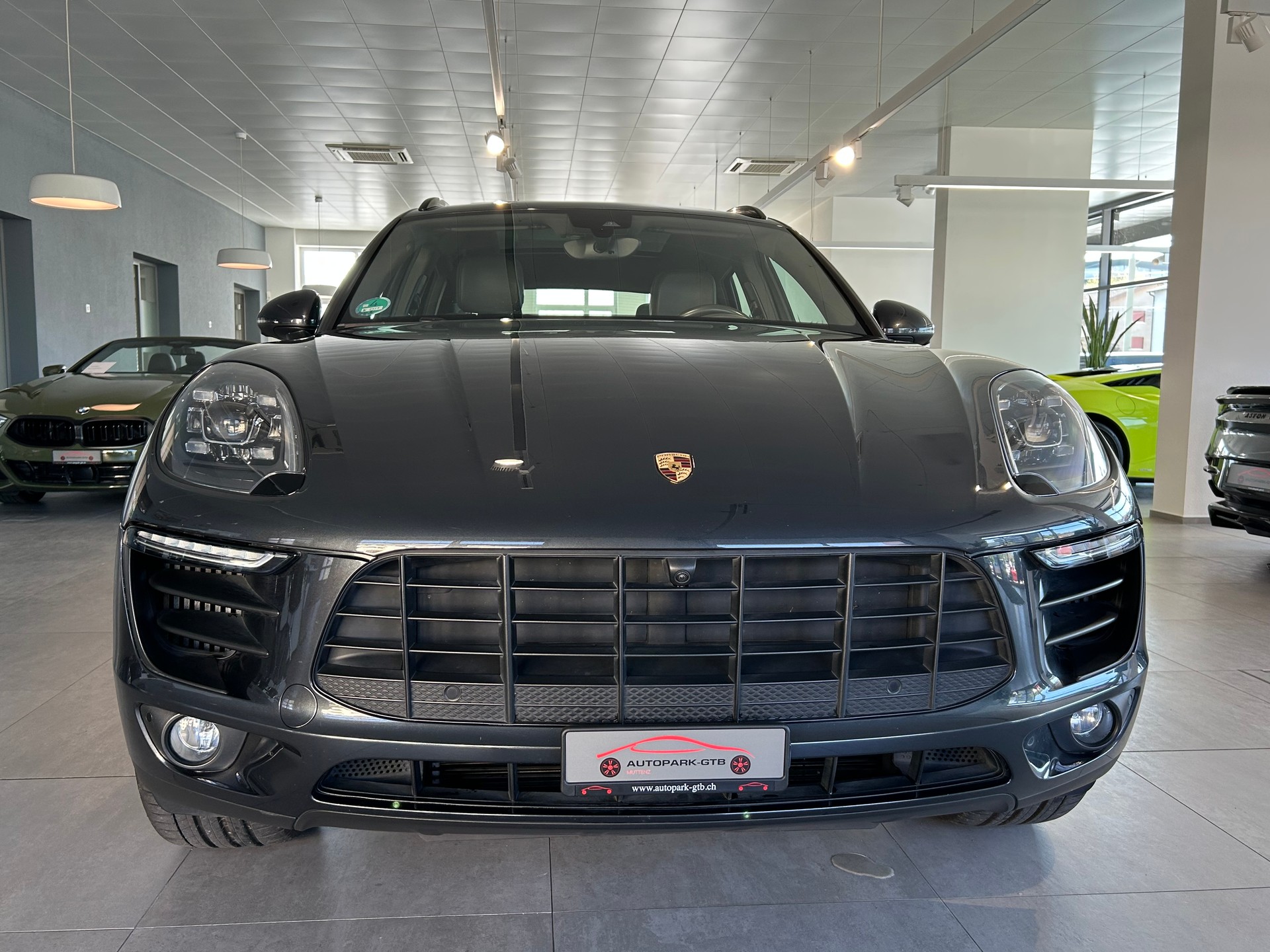 PORSCHE Macan S PDK-showroom-element-2