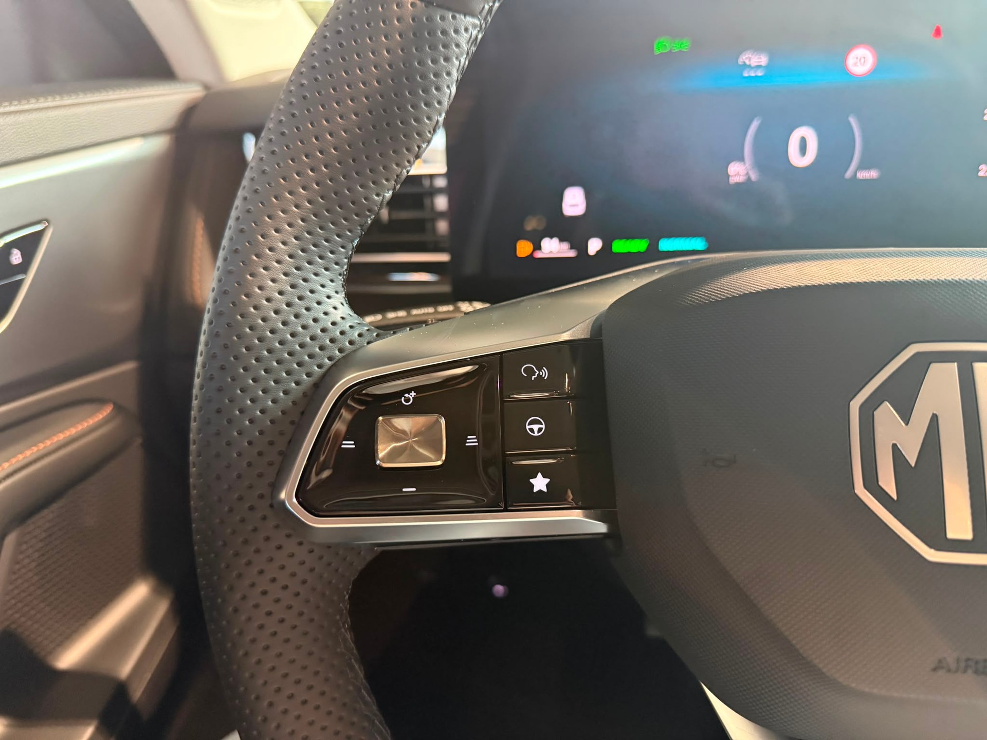 MG HS 1.5 T HEV Luxury-image-15