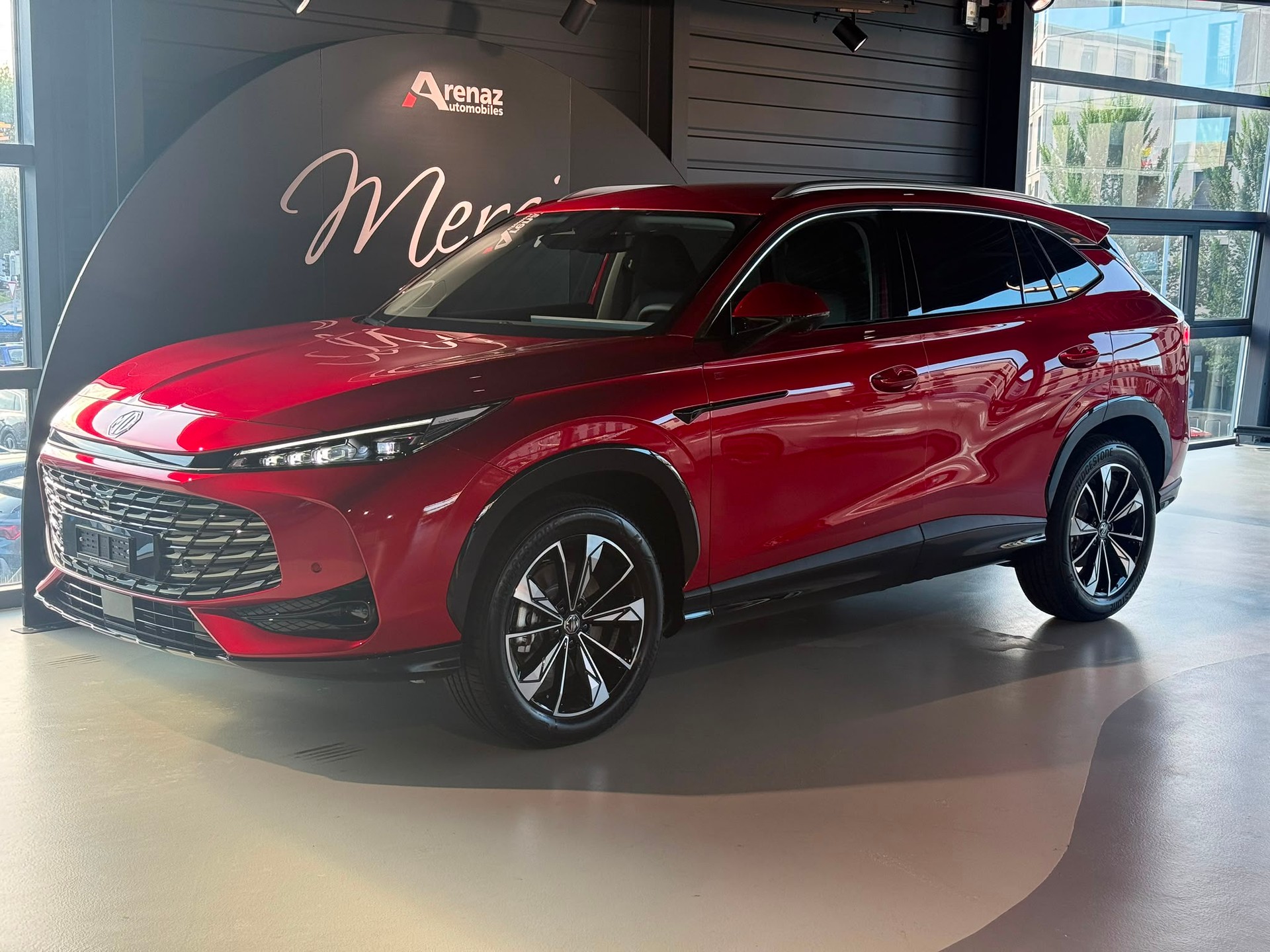 MG HS 1.5 T HEV Luxury-showroom-element-1