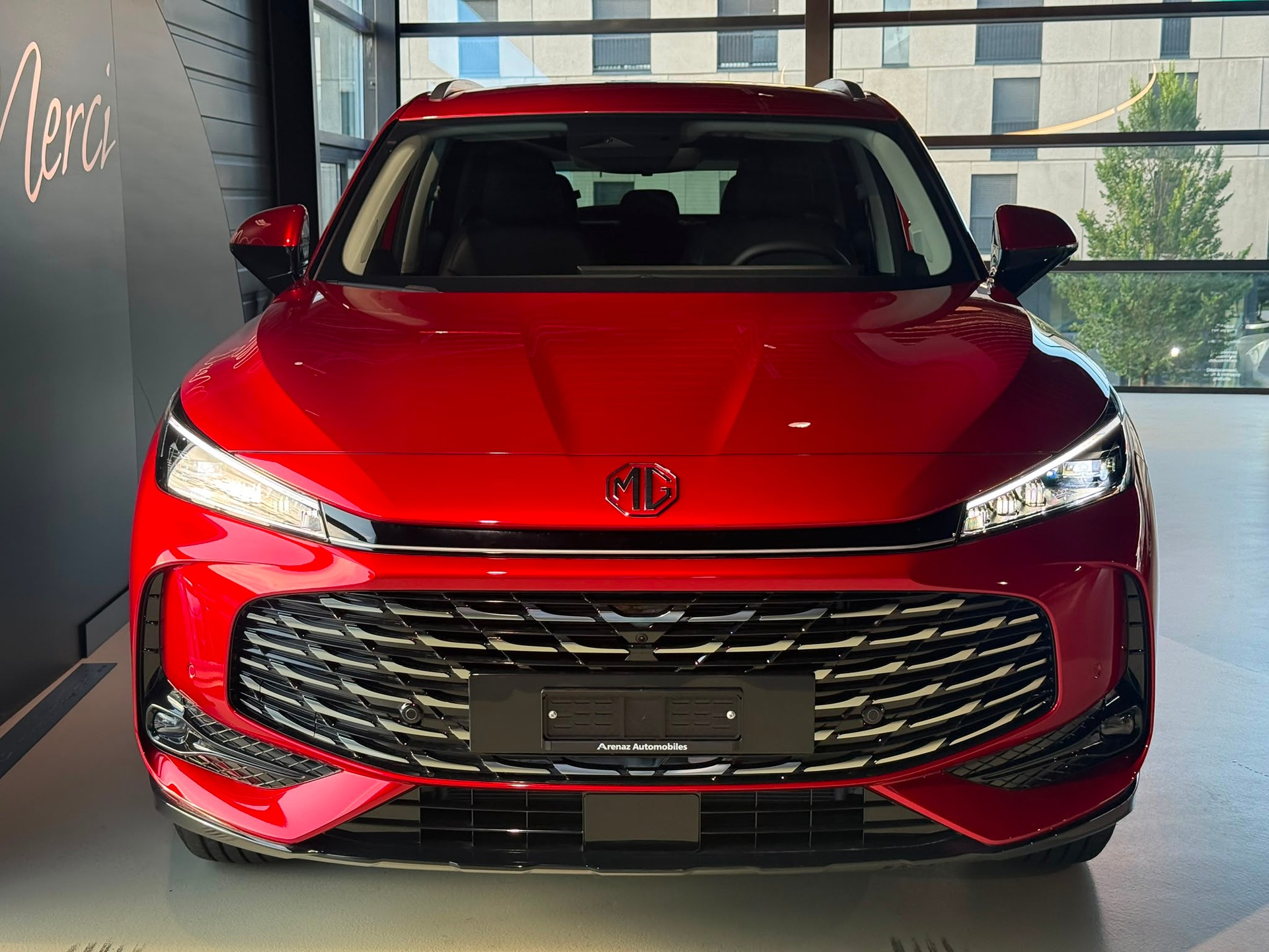 MG HS 1.5 T HEV Luxury-showroom-element-2