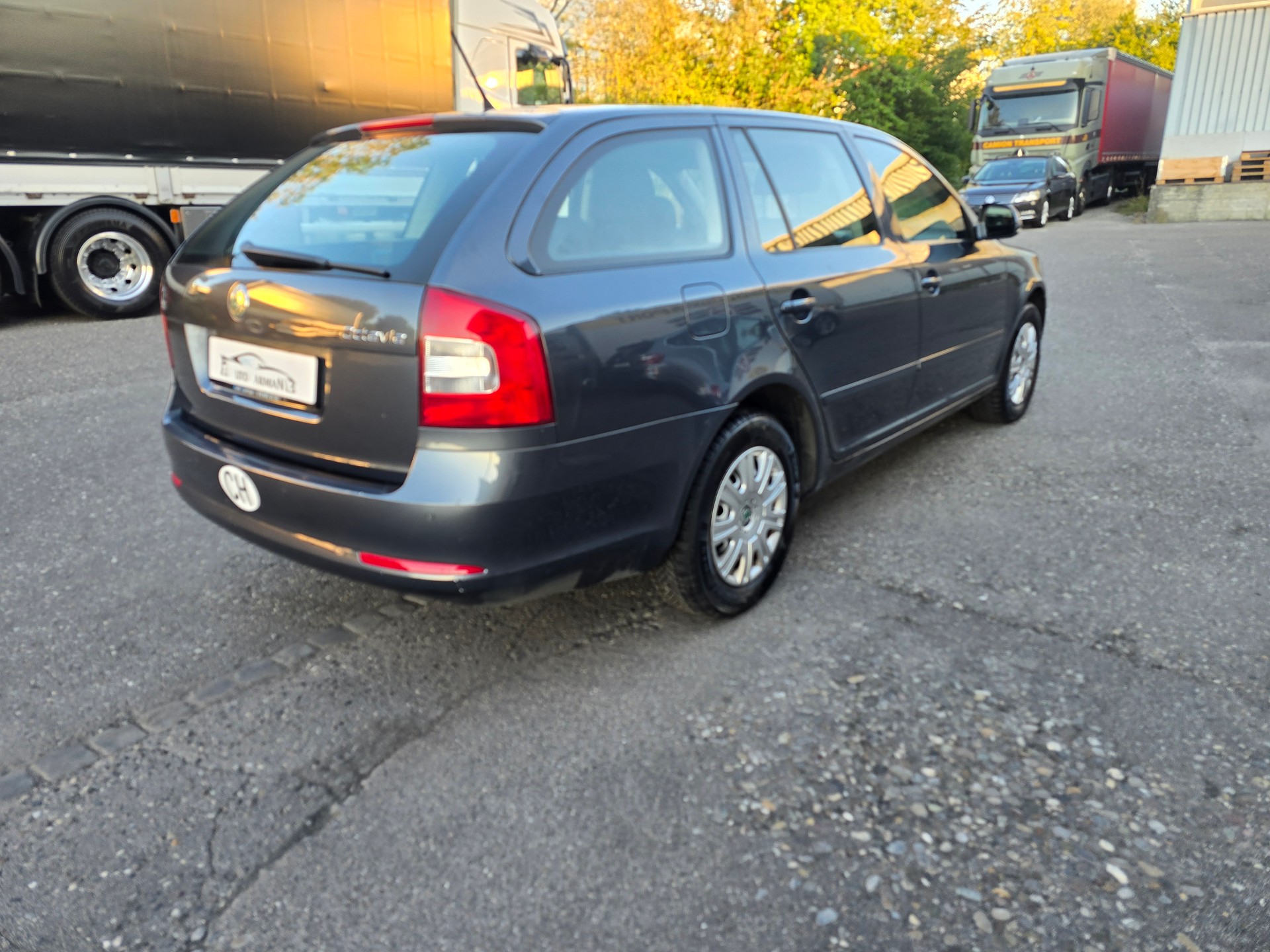 SKODA Octavia Combi 1.6 TDI Clever DSG-image-5