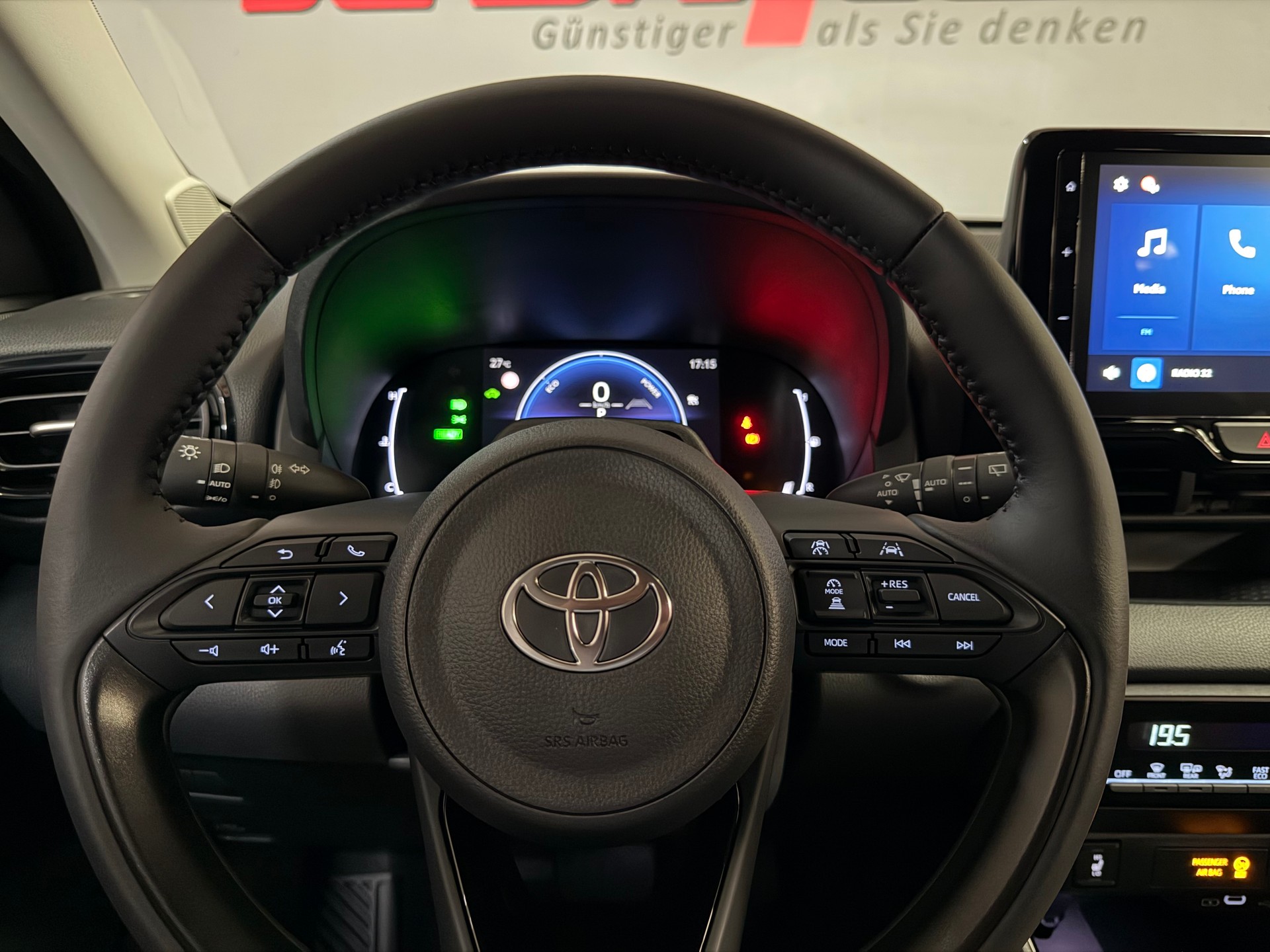 TOYOTA Yaris 1.5 Trend e-CVT-image-21