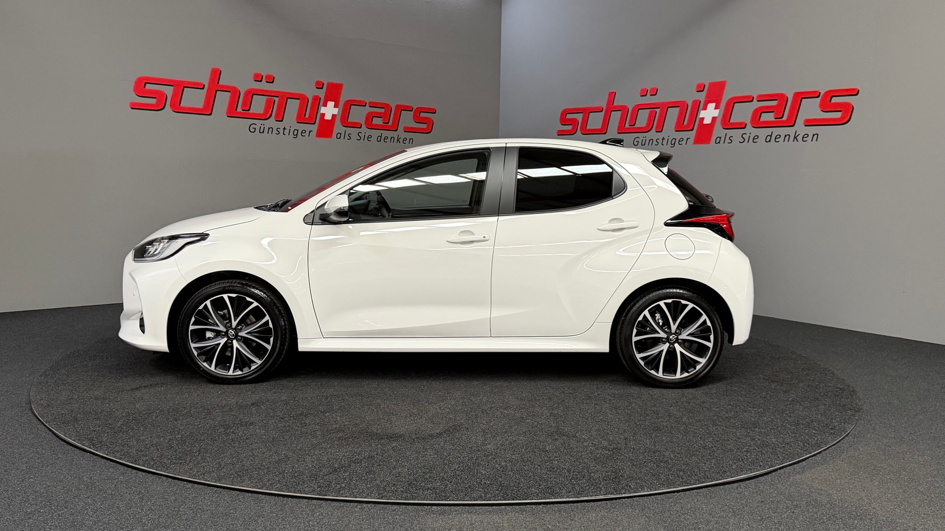 TOYOTA Yaris 1.5 Trend e-CVT-showroom-element-2