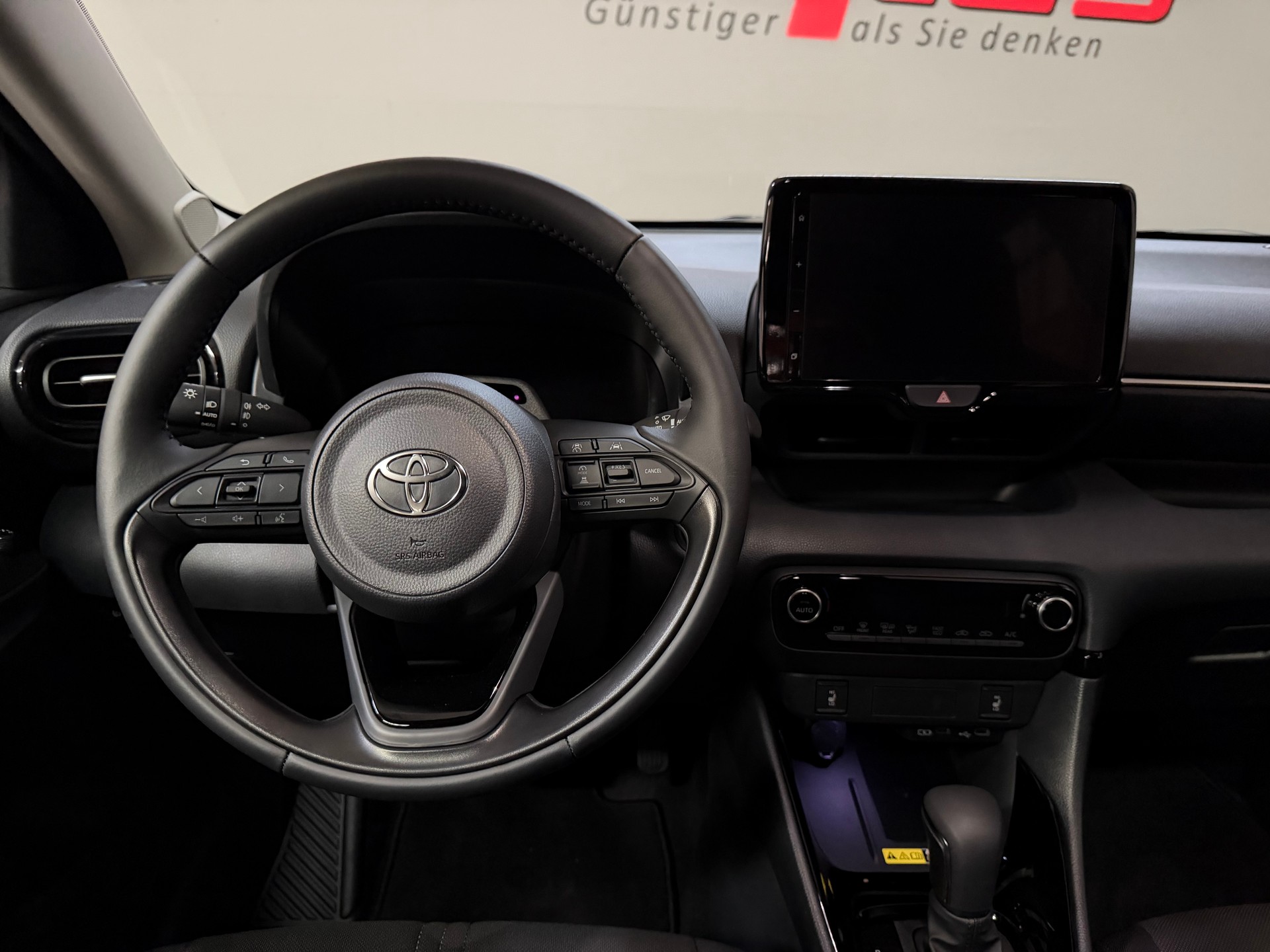 TOYOTA Yaris 1.5 Trend e-CVT-image-16