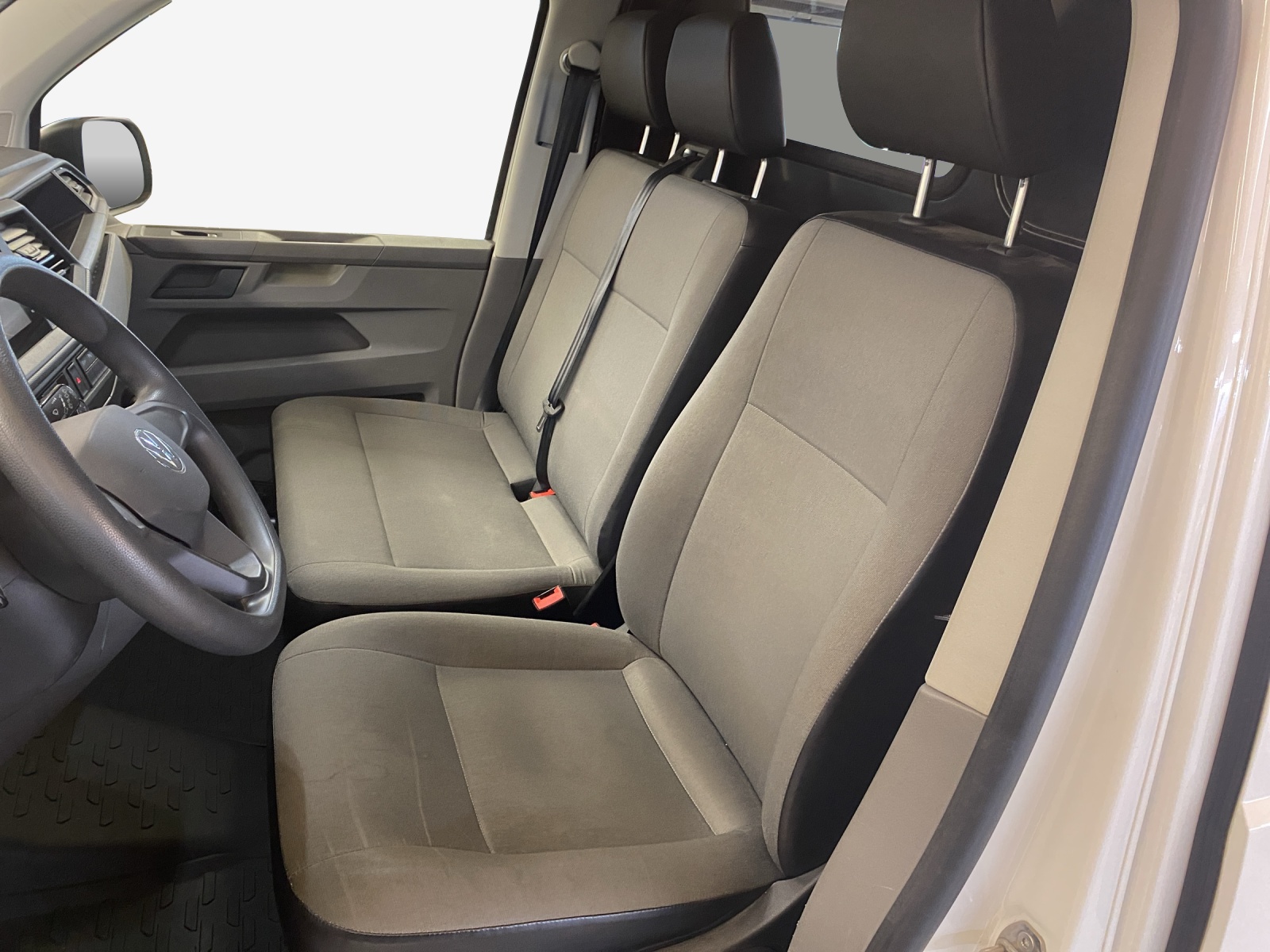 VW T6.1 2.0 TDI DSG-image-11