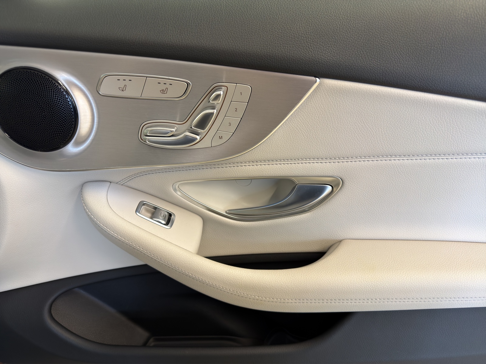 MERCEDES-BENZ C 250 AMG Line-image-10