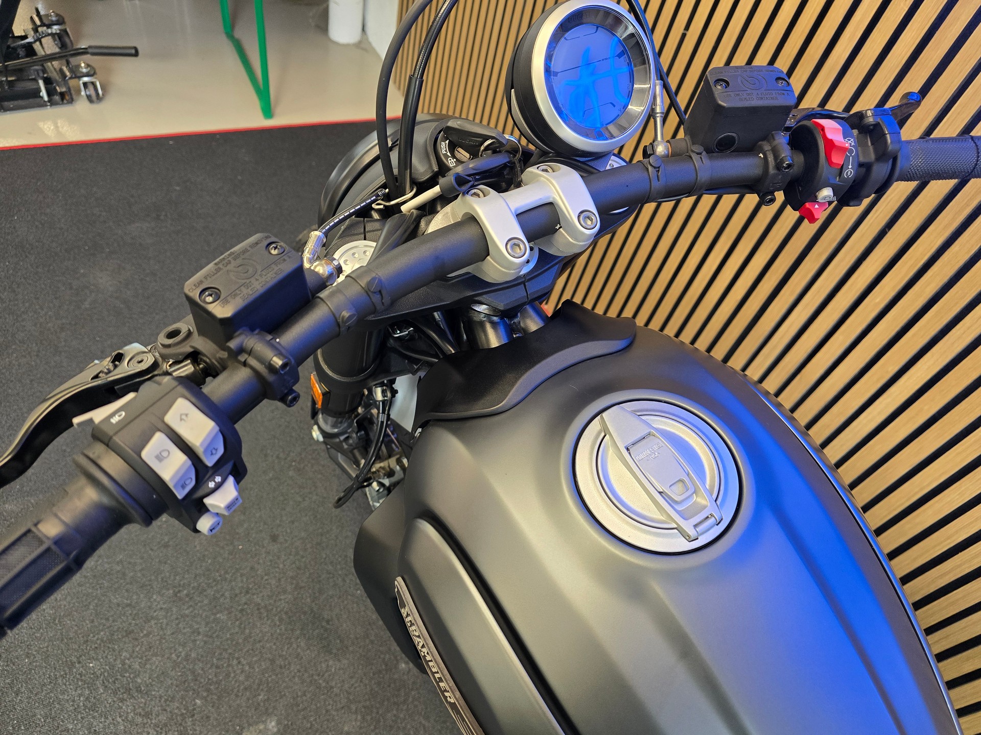 DUCATI Scrambler 803 Nightshift (35kW)-image-4