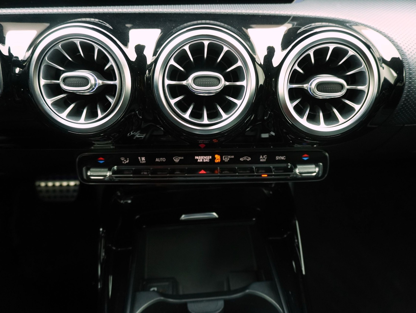 MERCEDES-BENZ A-Klasse A 35 AMG 4matic-image-13
