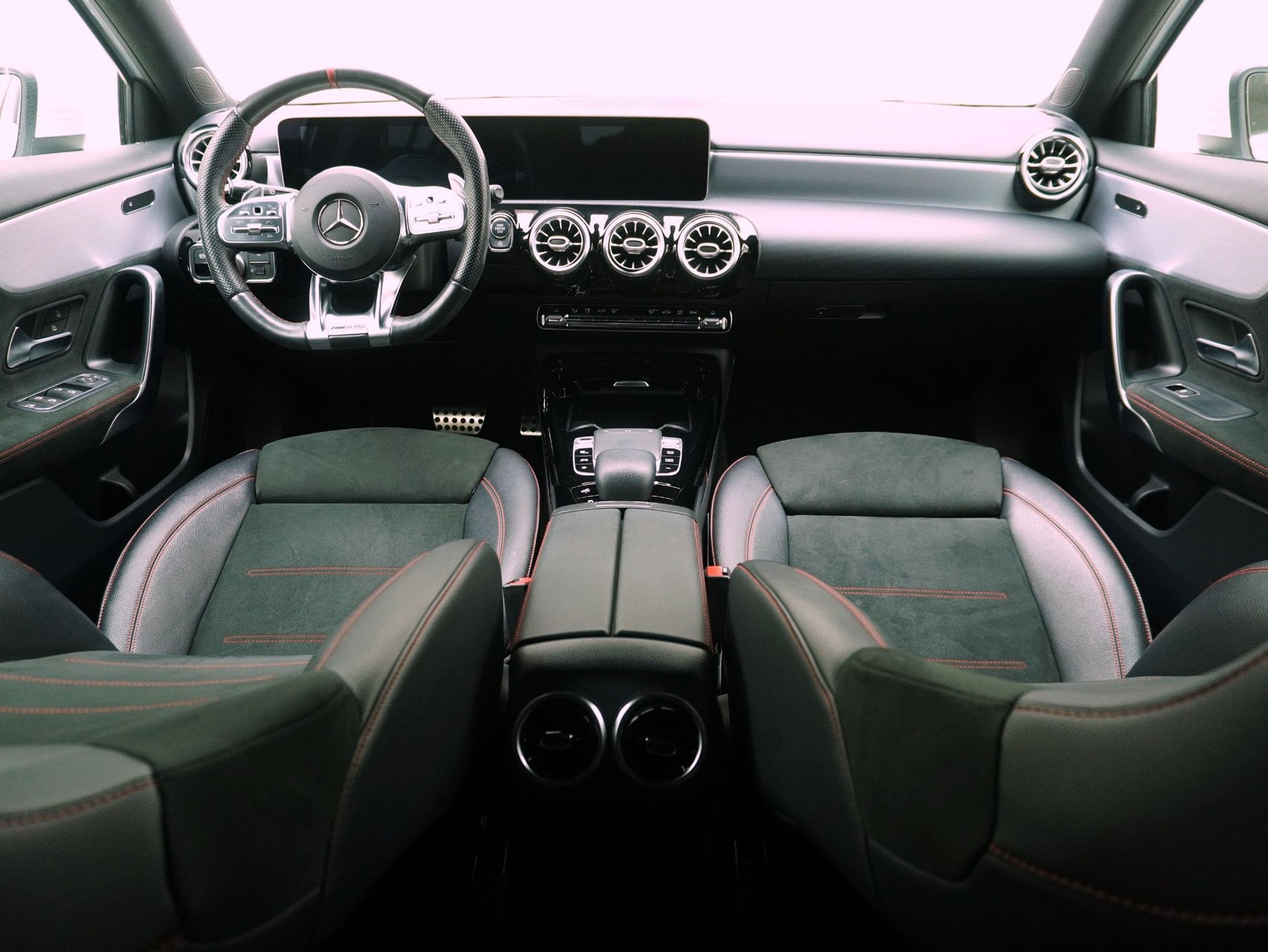 MERCEDES-BENZ A-Klasse A 35 AMG 4matic-image-12
