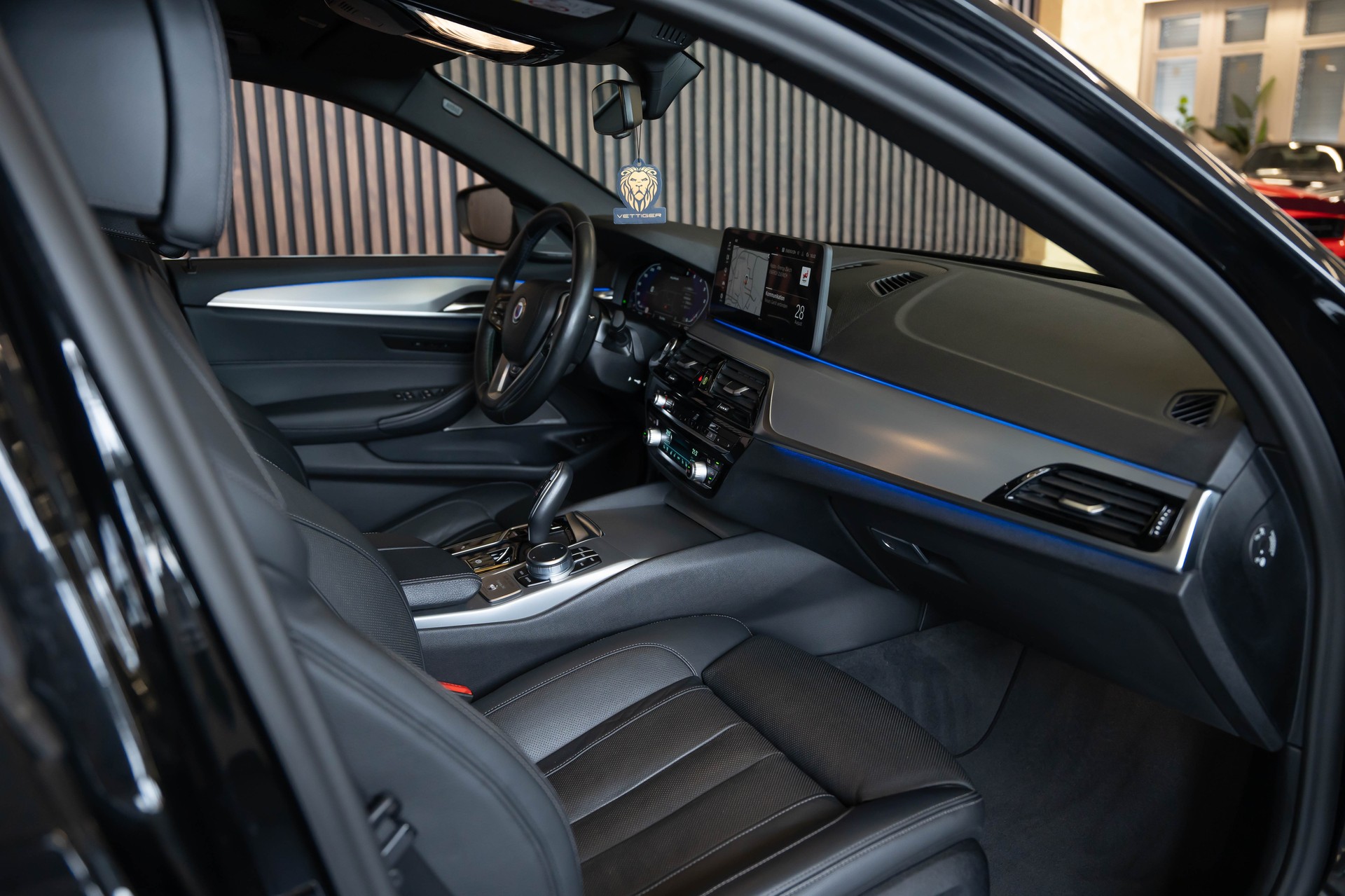 BMW-ALPINA D5 S Touring xDrive Switch-Tronic-image-16