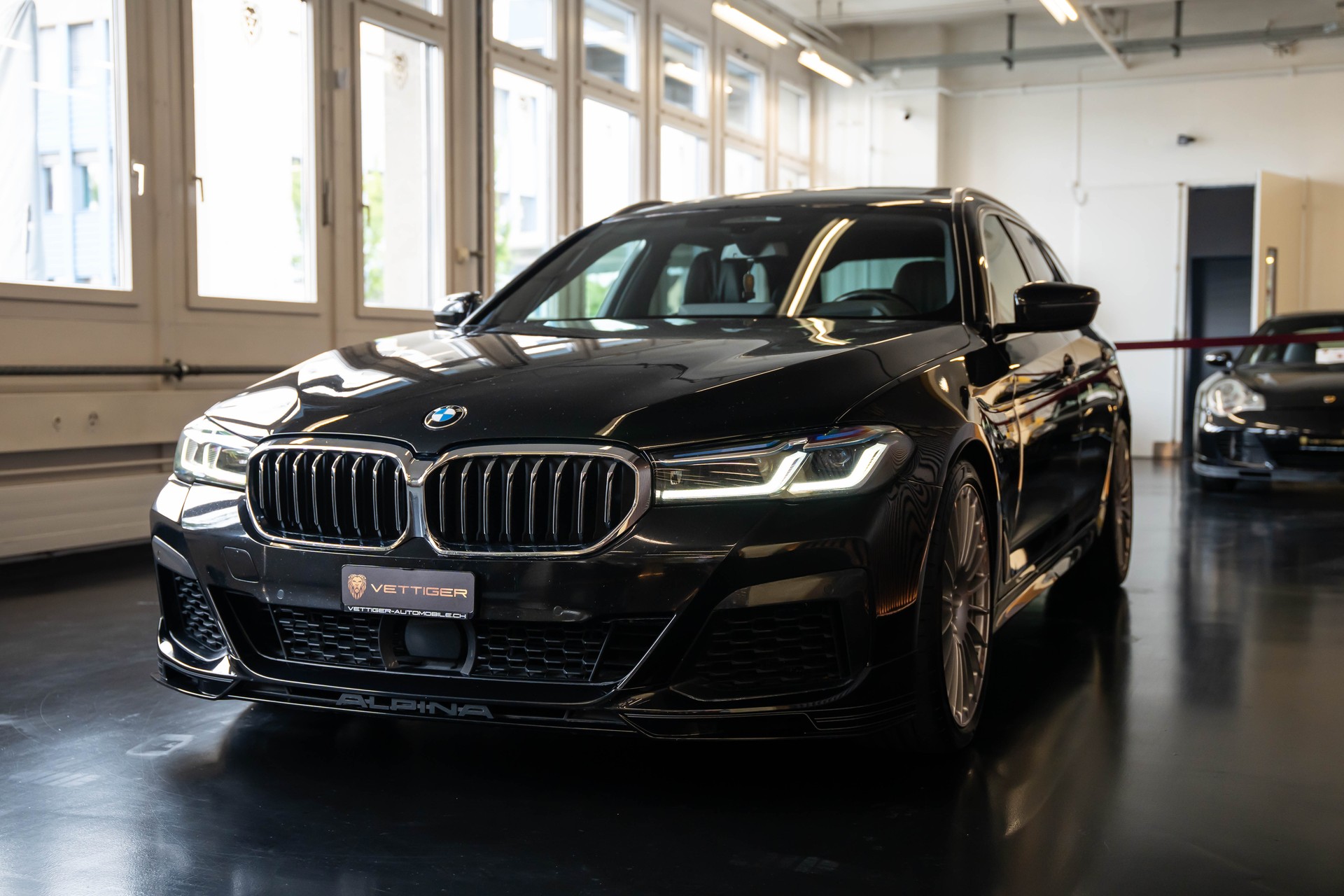 BMW-ALPINA D5 S Touring xDrive Switch-Tronic-showroom-element-2