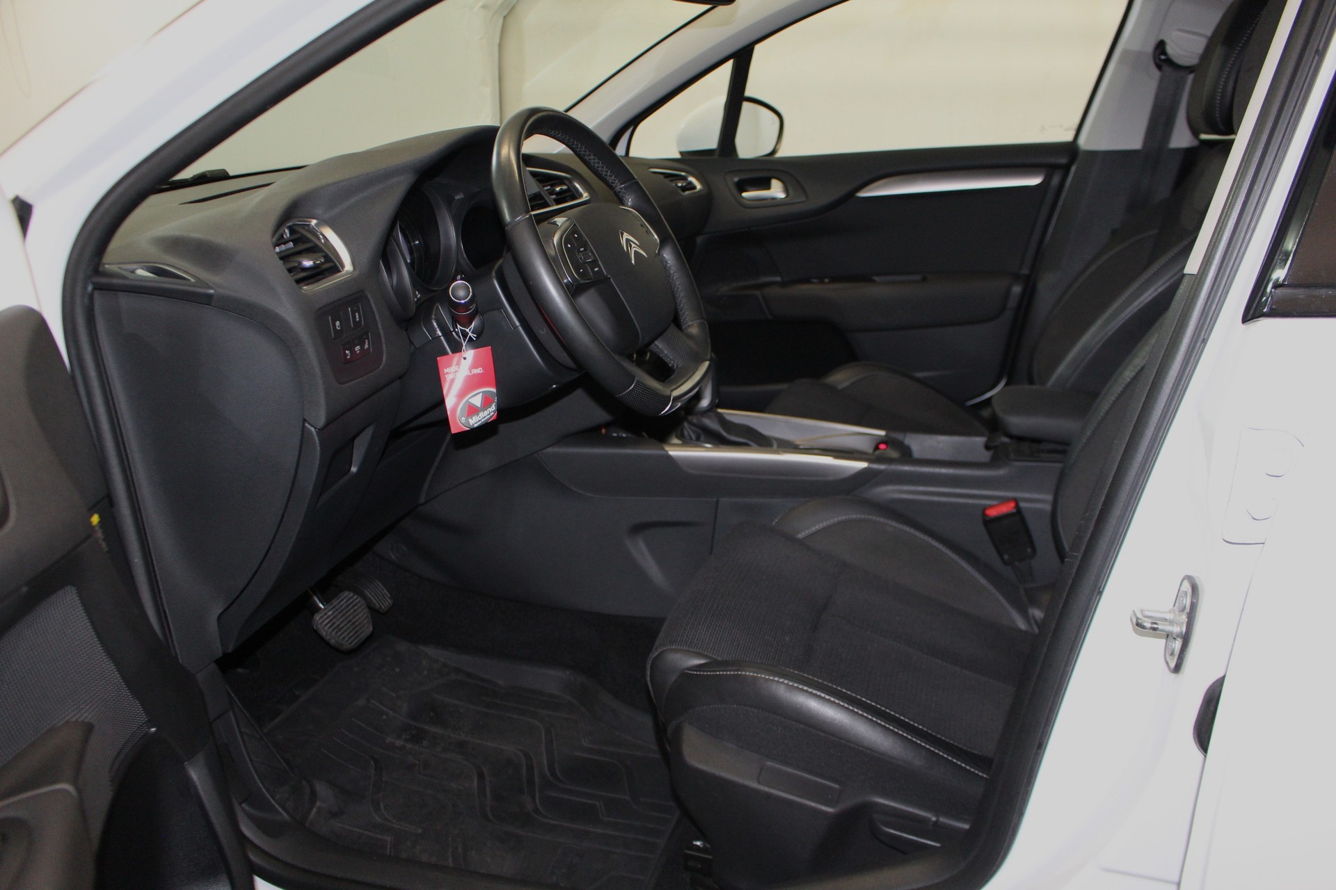 CITROEN C4 1.6 BlueHDi 120 Shine-image-6