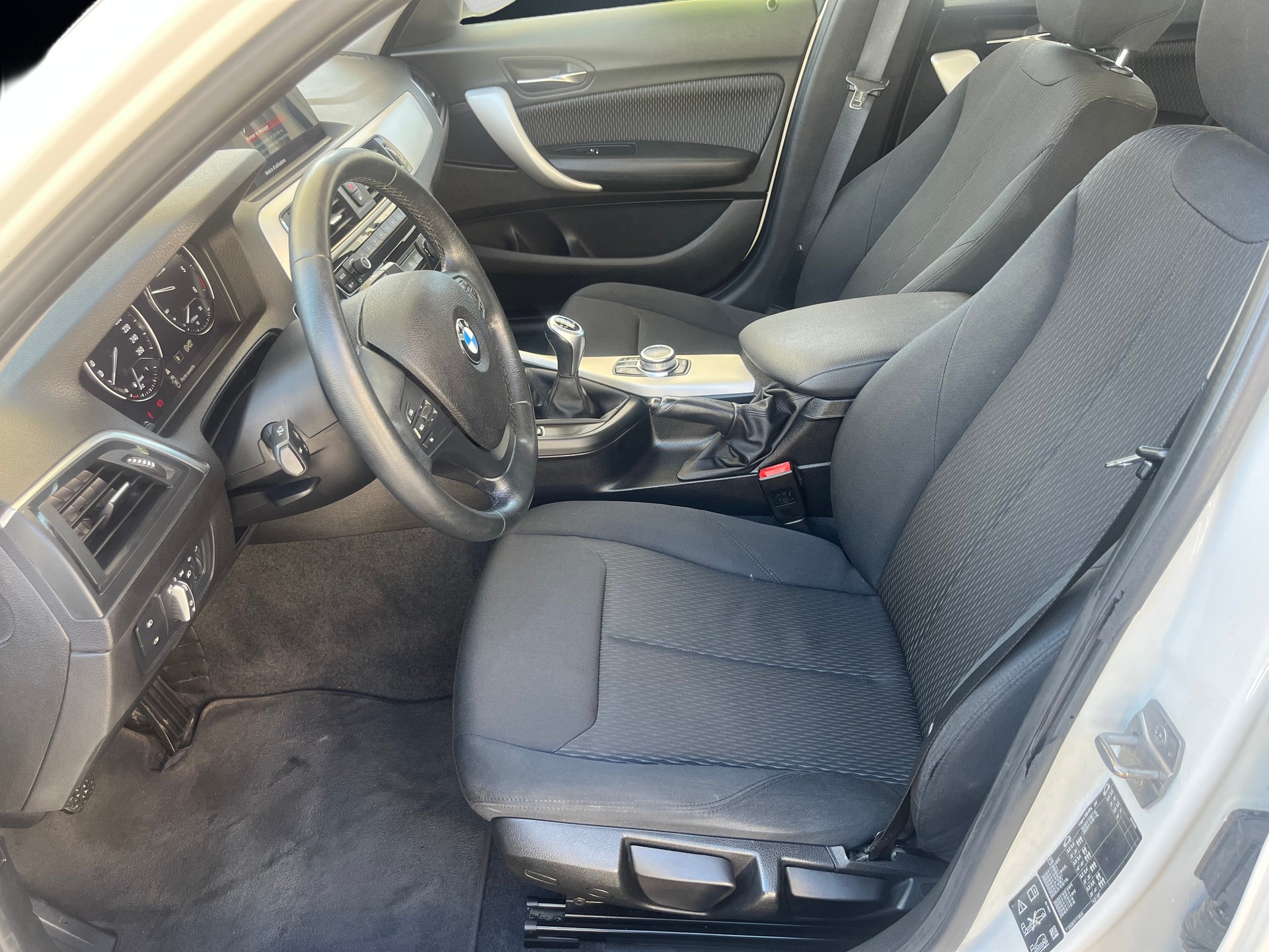 BMW 118d xDrive-showroom-element-3